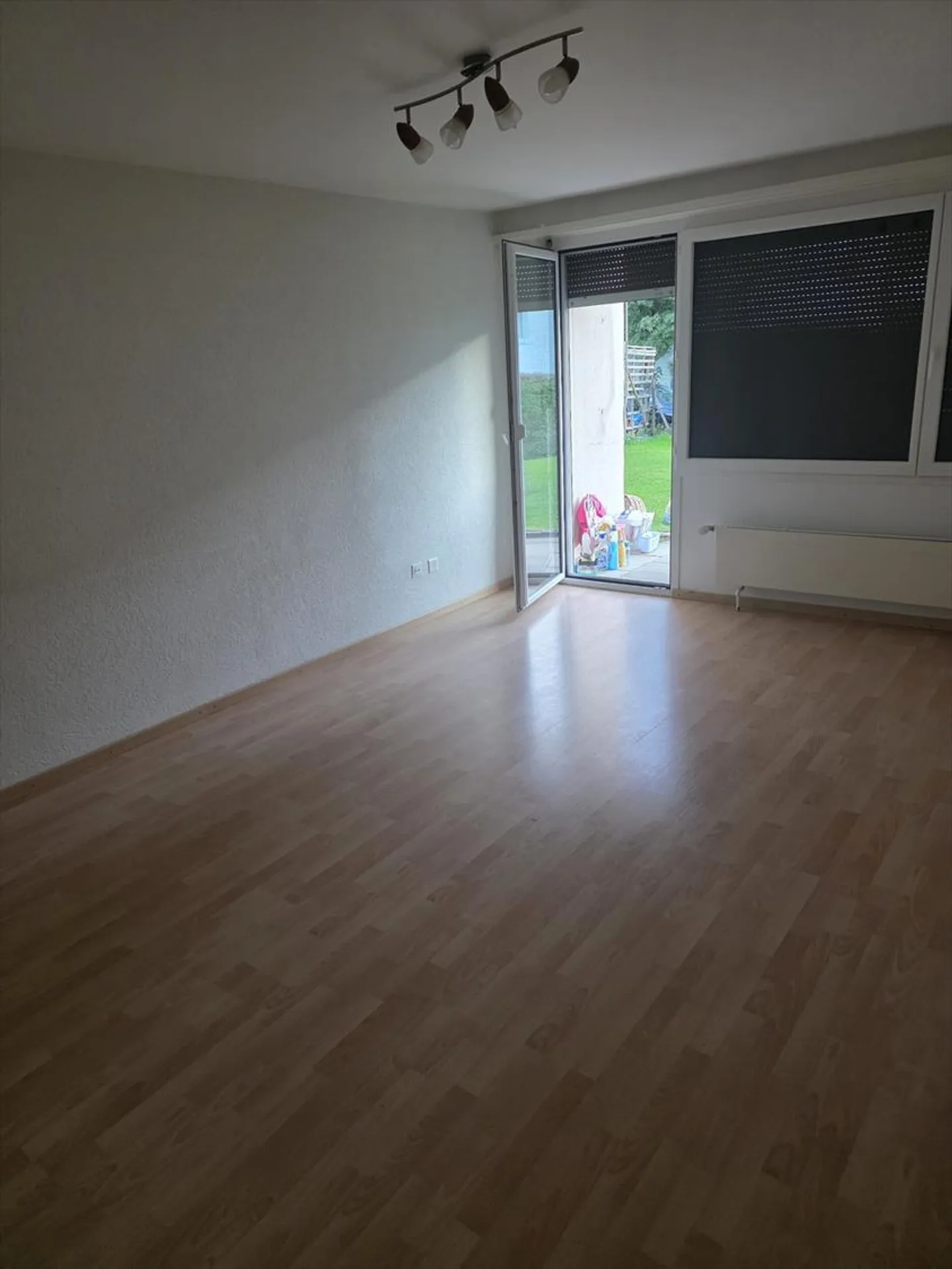 Vivere con un'area giardino privata 3.5 stanze, situato nel centro di Dietikon - Foto 1 di 8