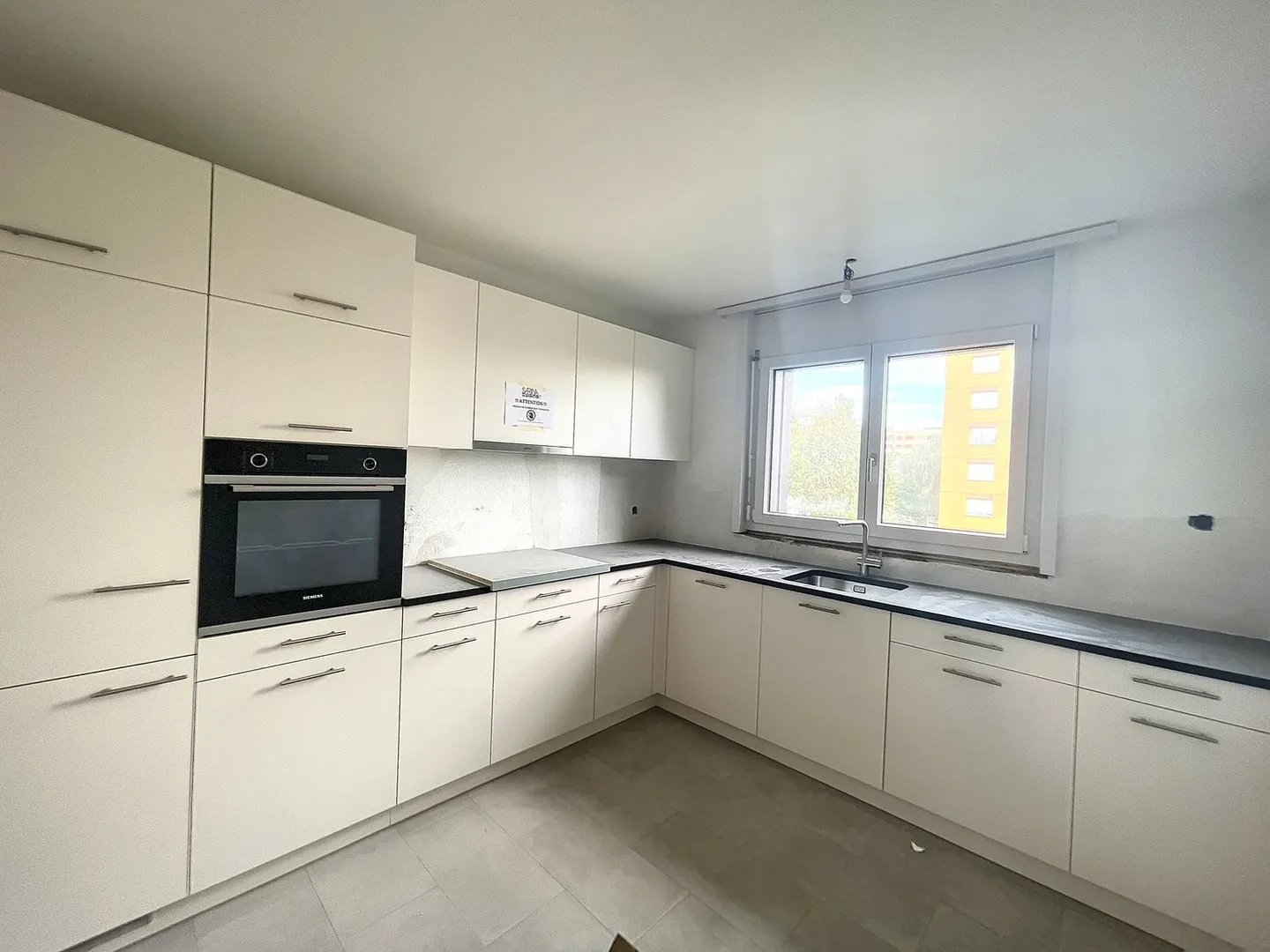 Schöne 4.5-Zimmer-Wohnung in Fribourg! - Foto 1 von 7