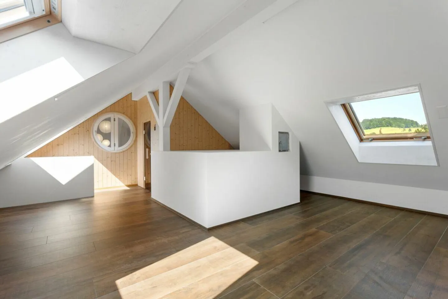 Move in and feel good - Stylish 5.5-room penthouse - Photo 5 of 9