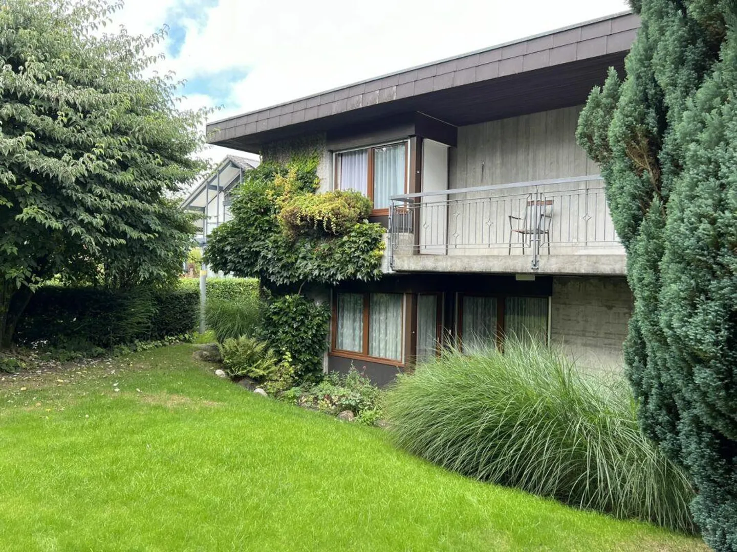 Detached 5.5-room single-family house with 2-room rental apartment - Photo 2 of 27