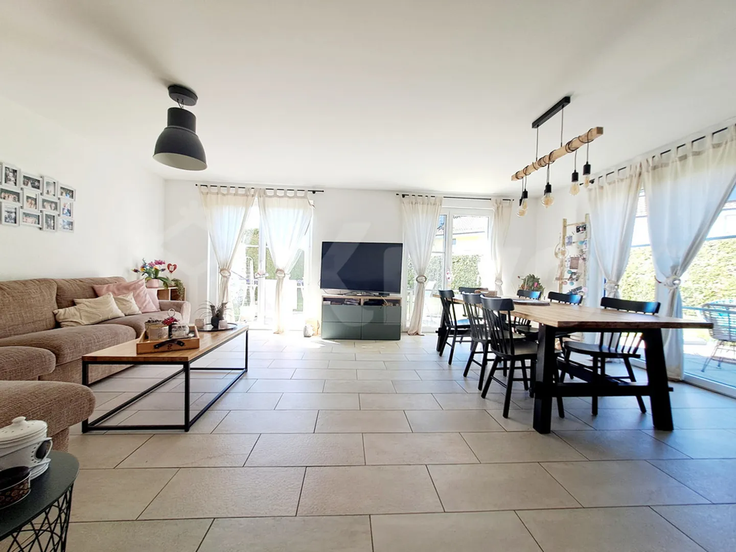 FONTAINE 234, Maison contiguë de 160 m2 avec terrasse et jardin  - Foto 1 von 12