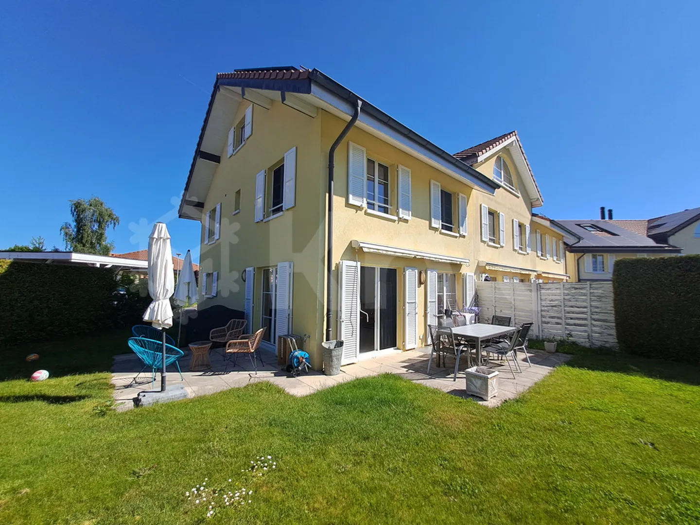 FONTAINE 234, Maison contiguë de 160 m2 avec terrasse et jardin  - Foto 11 von 12