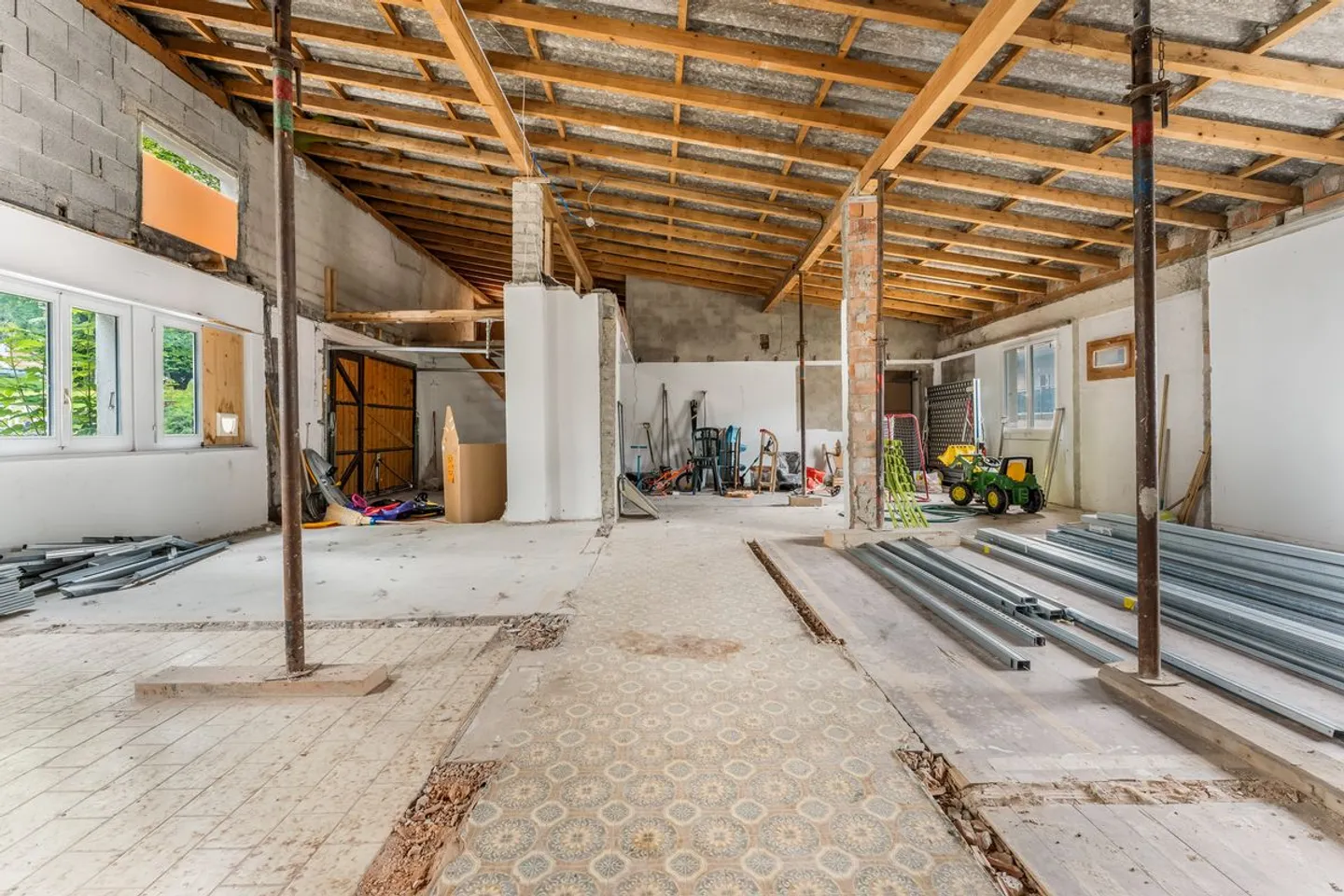 Espace Artisanal Polyvalent avec Garages - Photo 4 sur 7