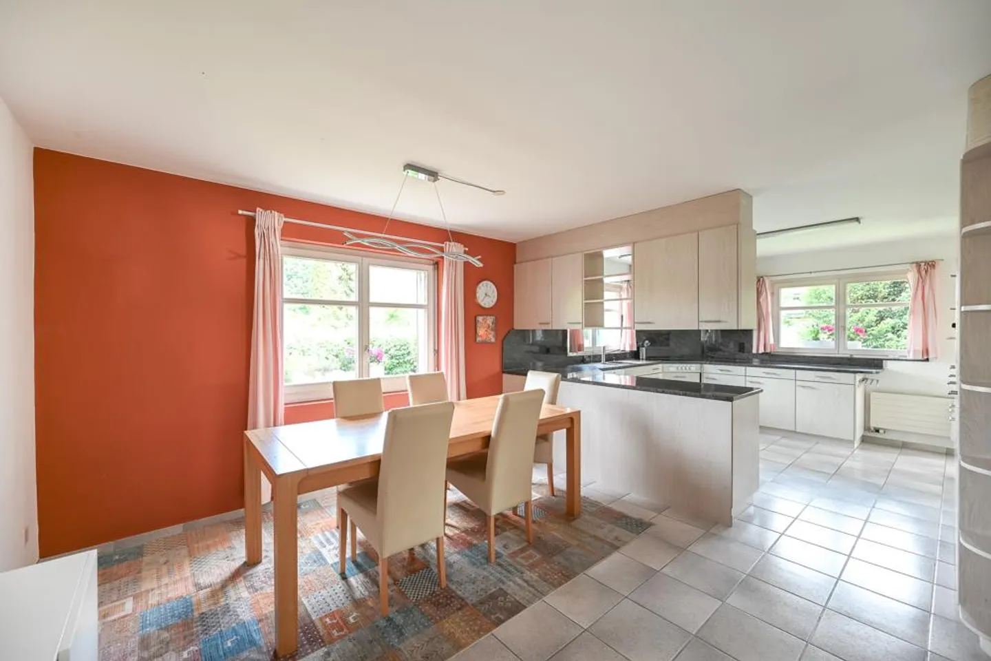 Spacious home with plenty of space and surroundings - Photo 3 of 7
