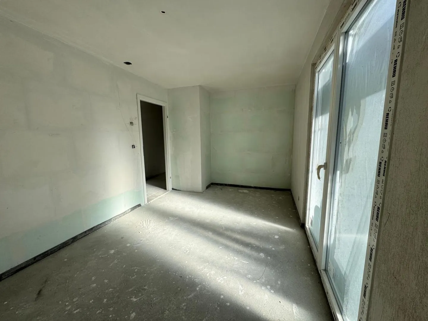 Apartment - Photo 4 of 8