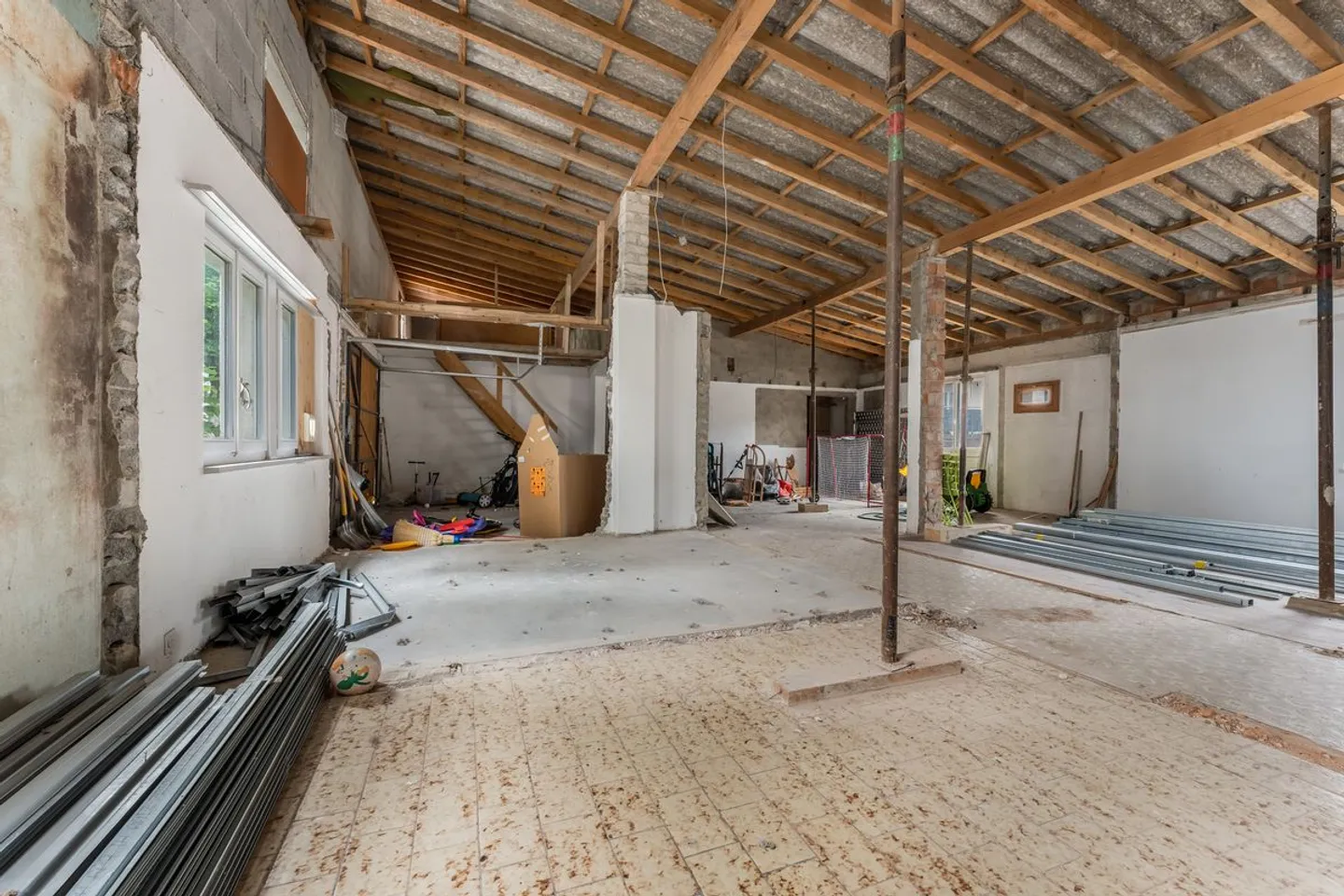 Espace Artisanal Polyvalent avec Garages - Photo 3 sur 7