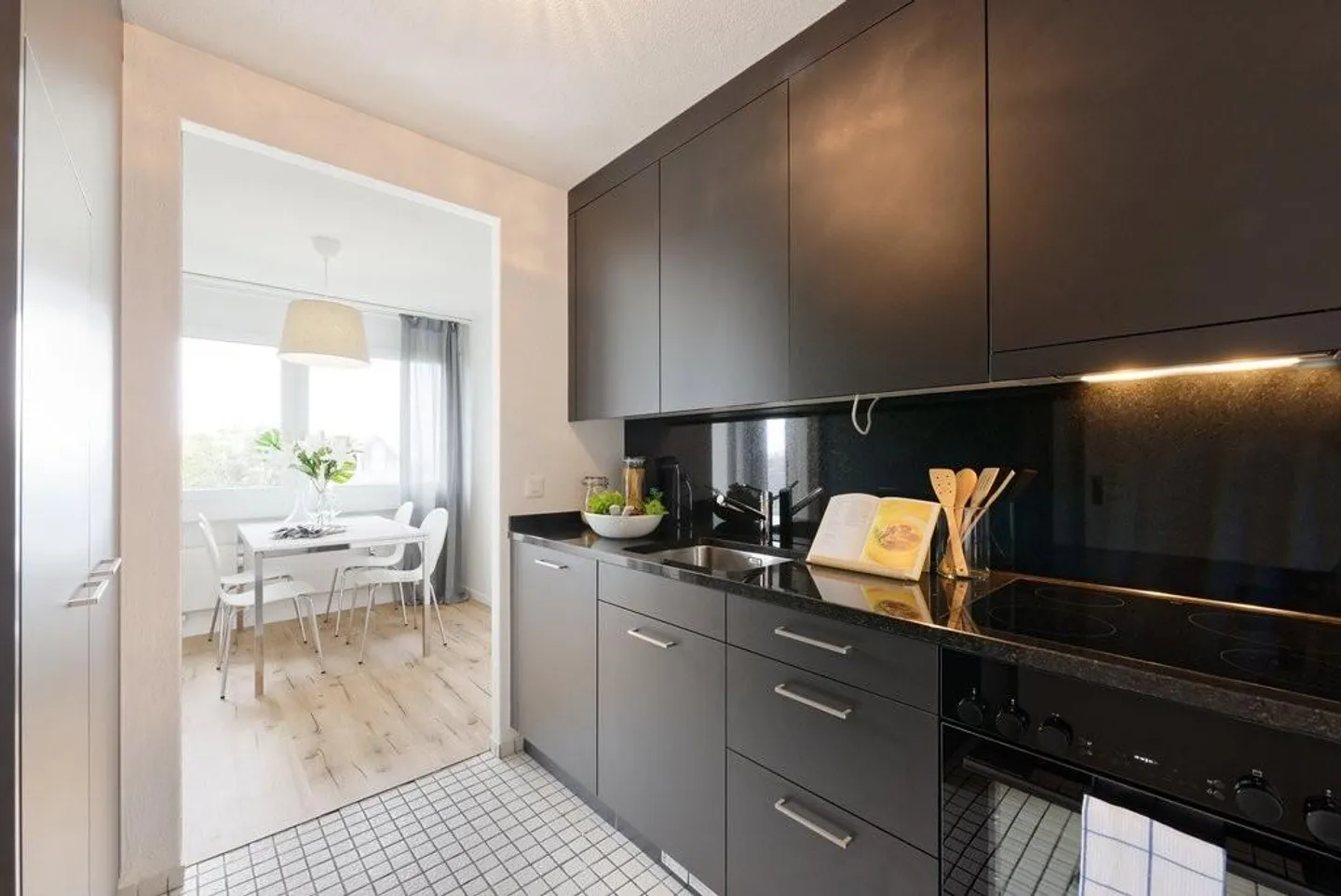 Appartement lumineux de 3,5 pièces dans un emplacement central - Photo 1 sur 9