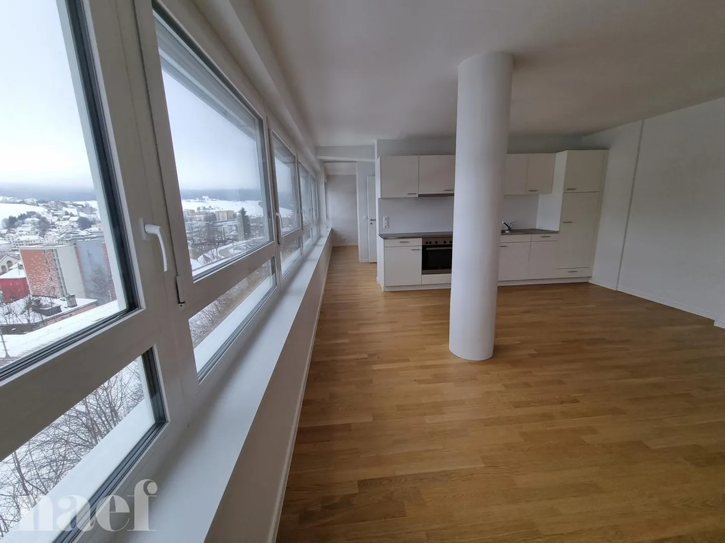 Magnificent 2-room apartment with plenty of light in the city center - Photo 3 of 9