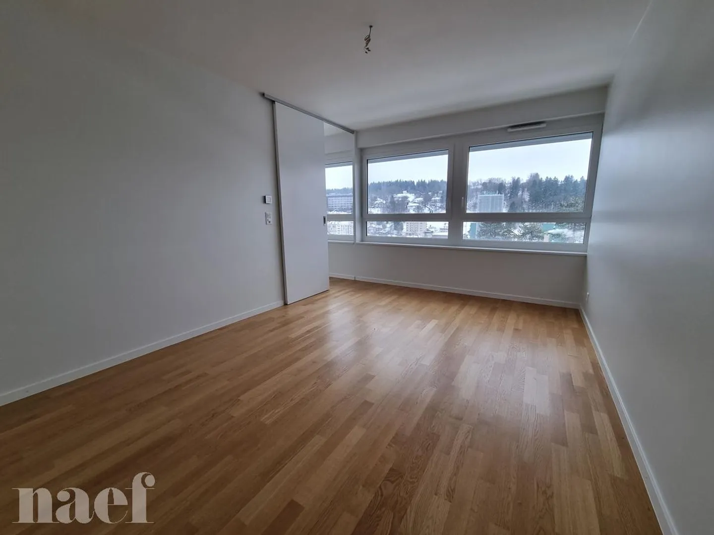 Magnificent 2-room apartment with plenty of light in the city center - Photo 5 of 9
