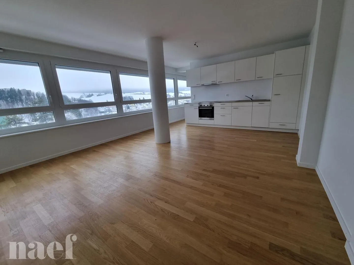 Magnificent 2-room apartment with plenty of light in the city center - Photo 2 of 9