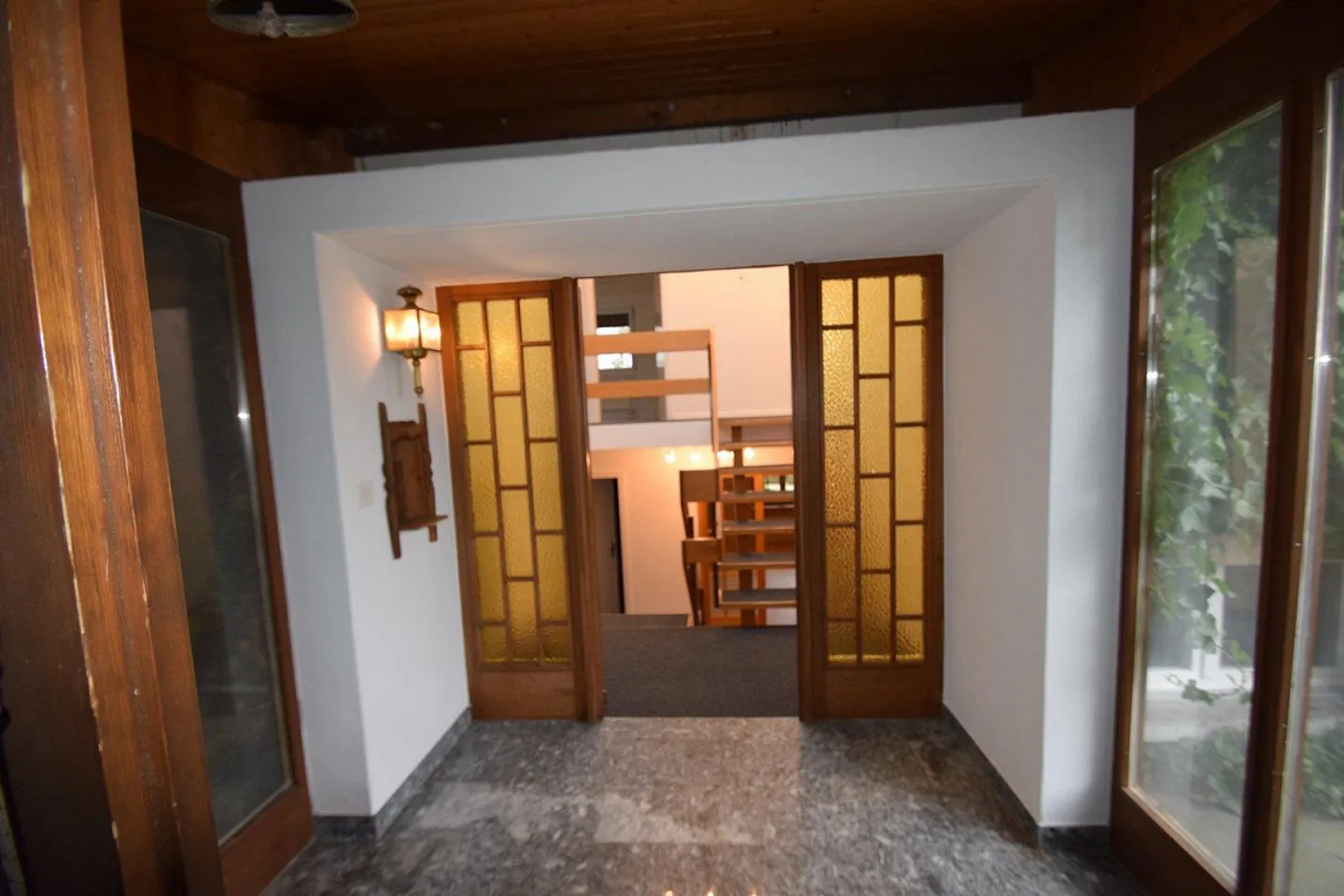 Affascinante casa unifamiliare di 6,5 stanze con giardino e vista sul Jura a Bösingen - Foto 2 di 13