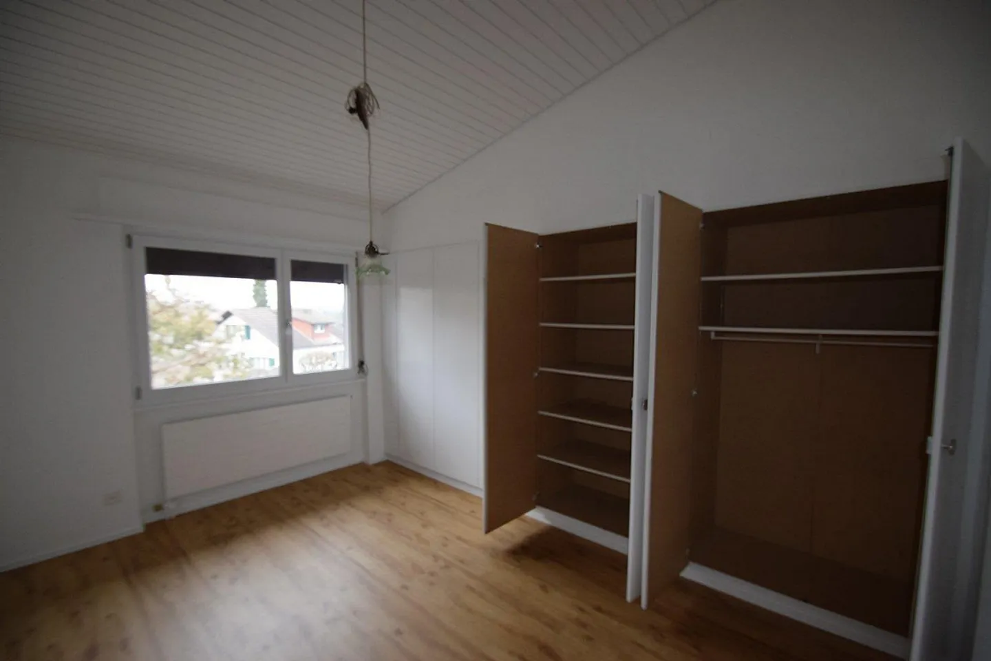 Affascinante casa unifamiliare di 6,5 stanze con giardino e vista sul Jura a Bösingen - Foto 13 di 13