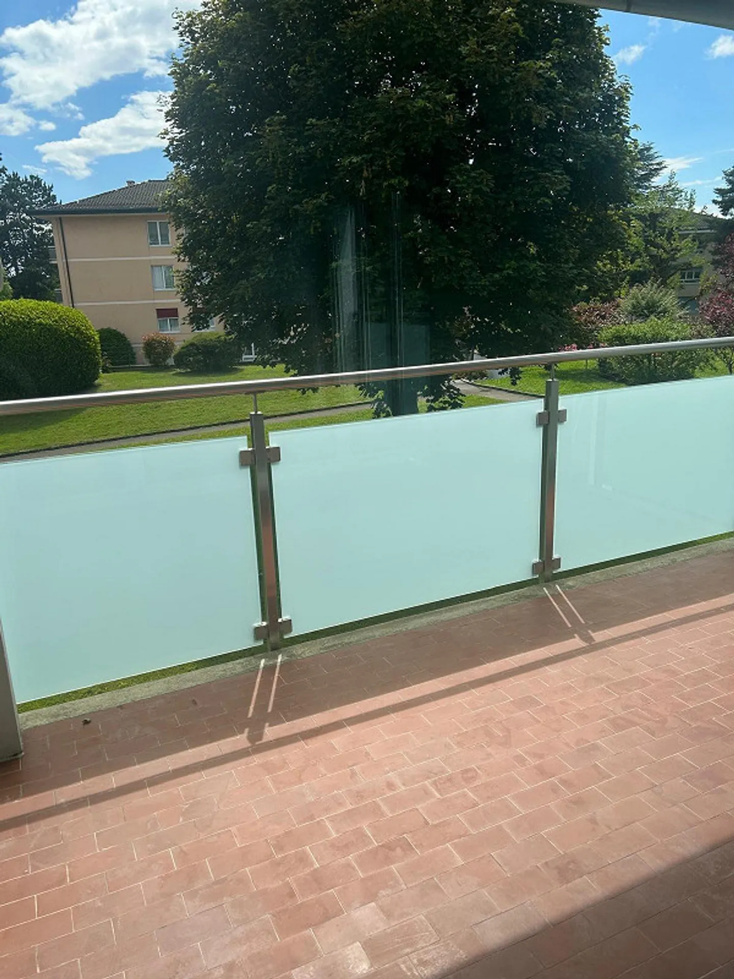 Geräumige Unterkunft in einer ruhigen und grünen Nachbarschaft - Foto 2 von 7