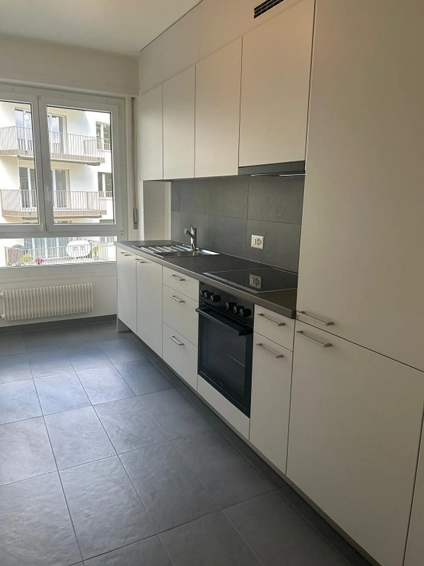 Geräumige Unterkunft in einer ruhigen und grünen Nachbarschaft - Foto 3 von 7