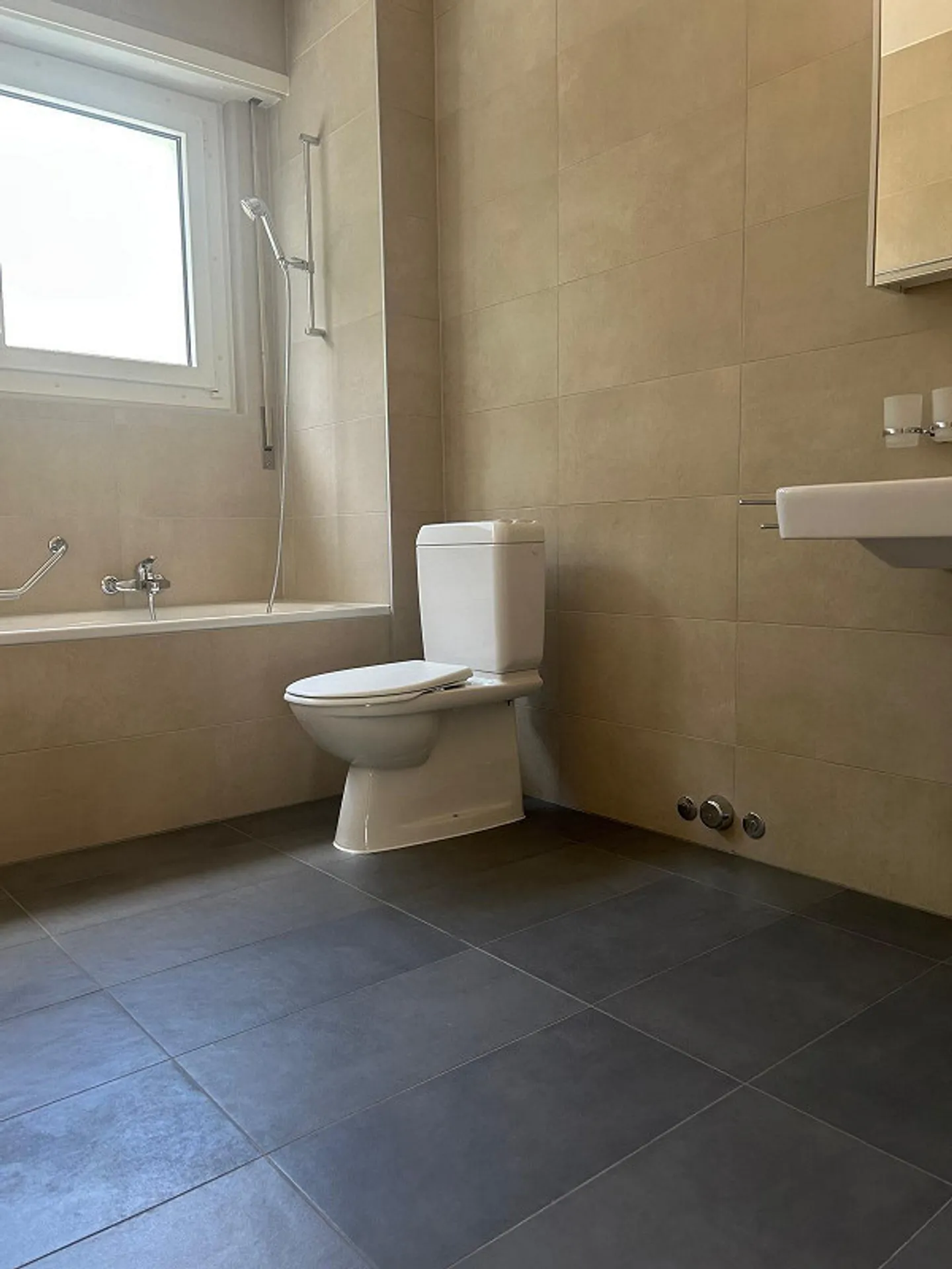 Geräumige Unterkunft in einer ruhigen und grünen Nachbarschaft - Foto 5 von 7