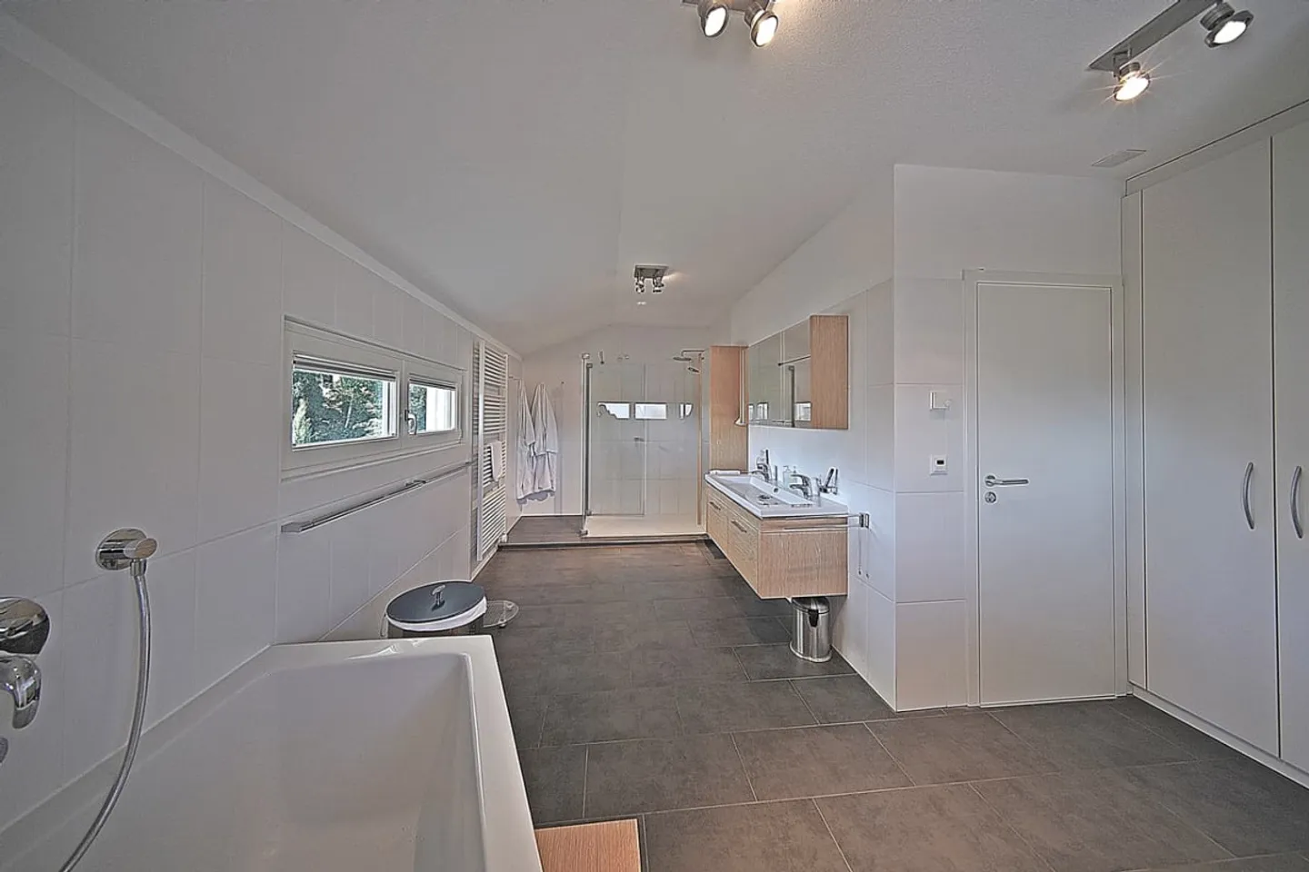 Exclusivity - Heartfelt property, individual villa in a quiet area - Photo 19 of 34