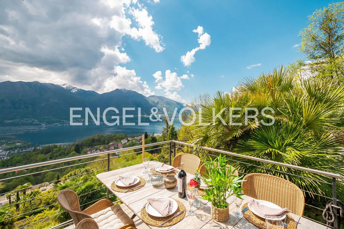 Charmante Villa mit Seeblick - Foto 1 von 13