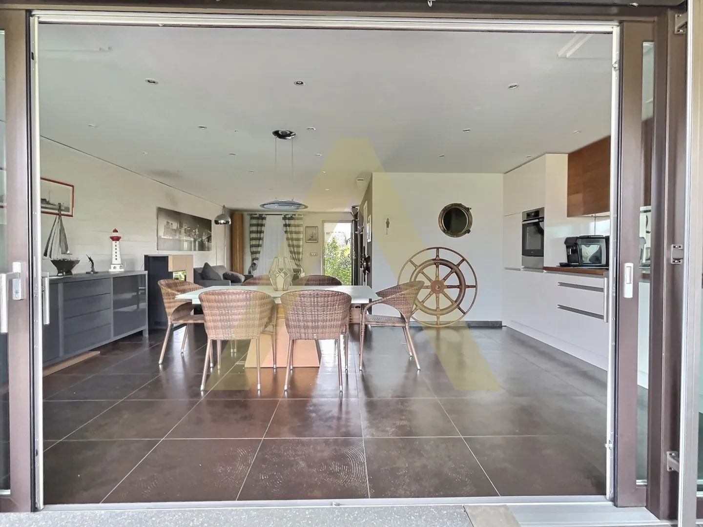 Charming little house just a stone's throw from the lake - Photo 5 of 11