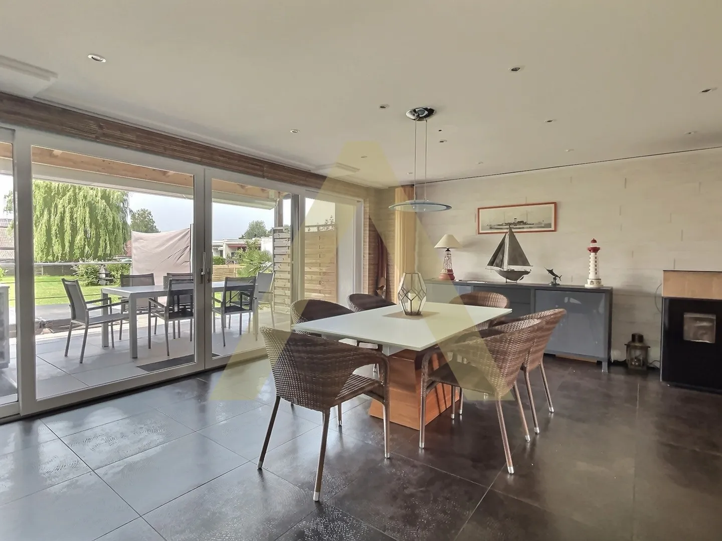 Charming little house just a stone's throw from the lake - Photo 3 of 11