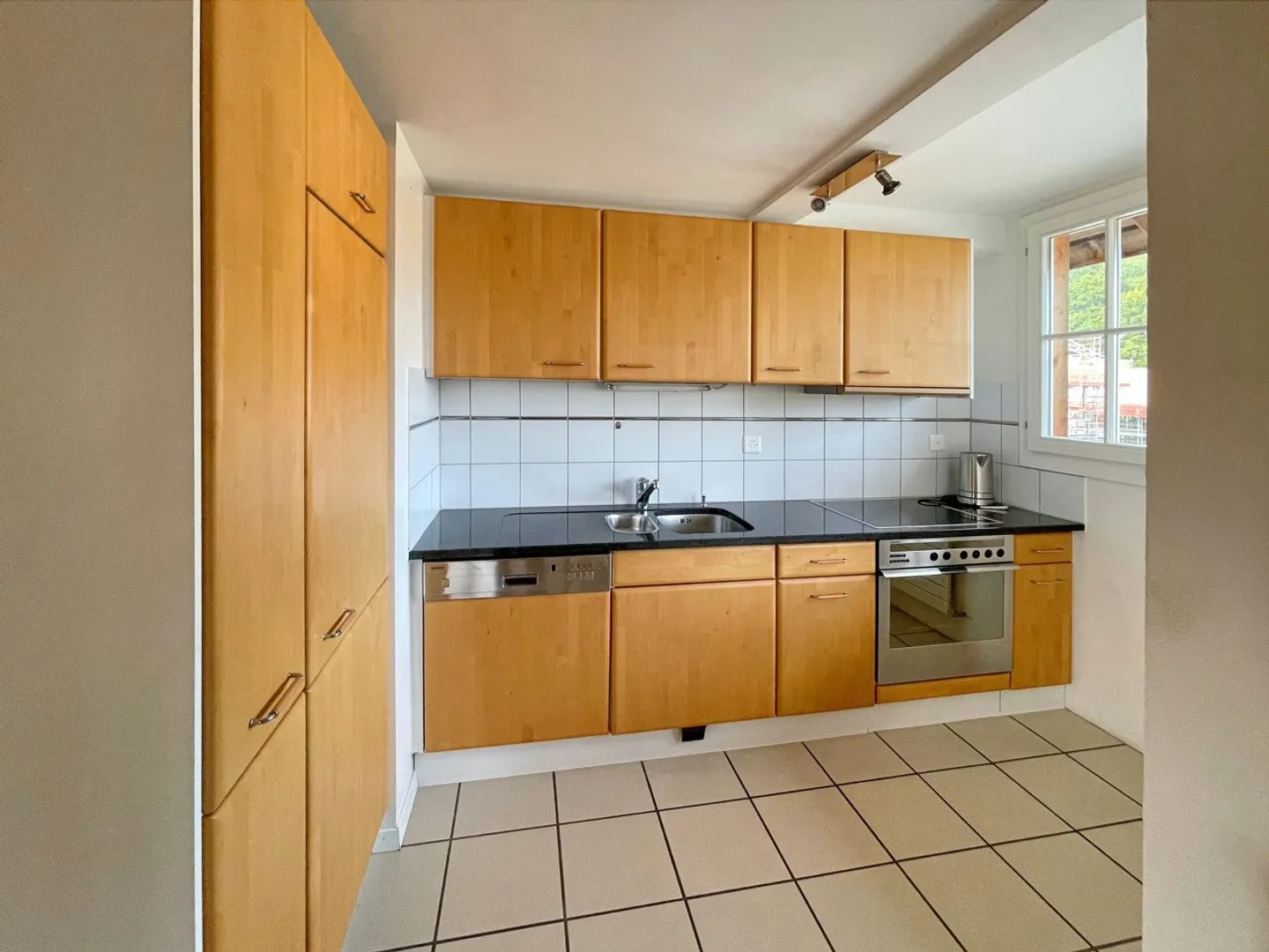 Charming 5.5-room apartment with historic flair in Hinterkappelen for rent - Photo 2 of 11