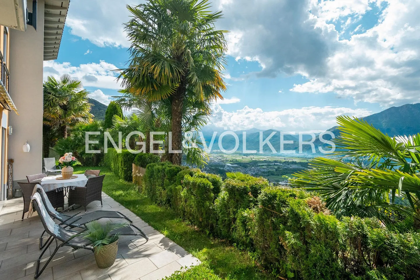 Charmante Villa mit Seeblick - Foto 2 von 13