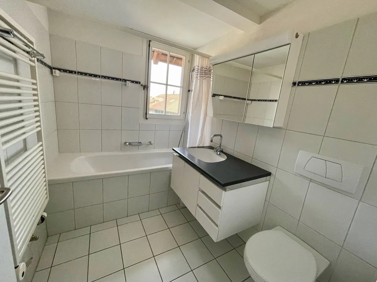 Charming 5.5-room apartment with historic flair in Hinterkappelen for rent - Photo 8 of 11
