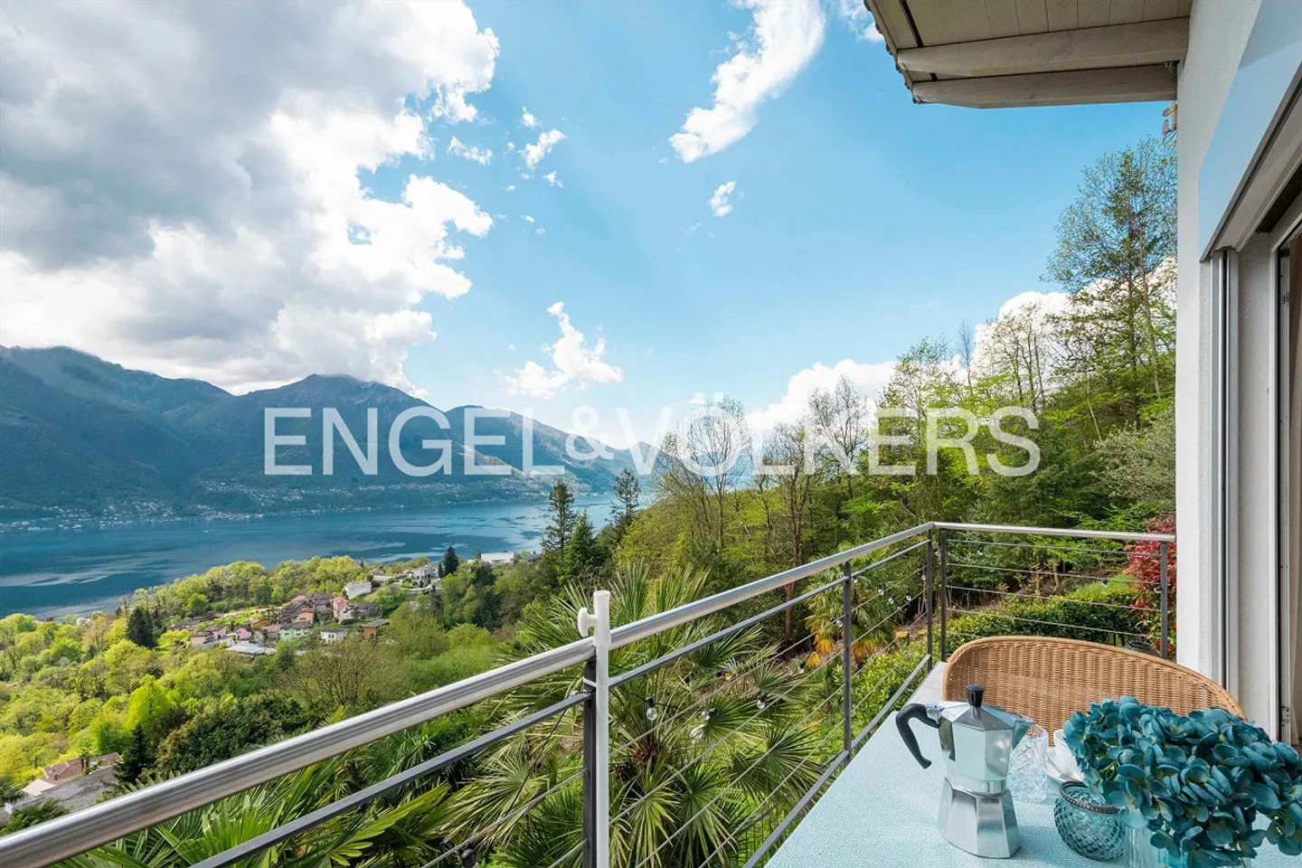 Charmante Villa mit Seeblick - Foto 3 von 13