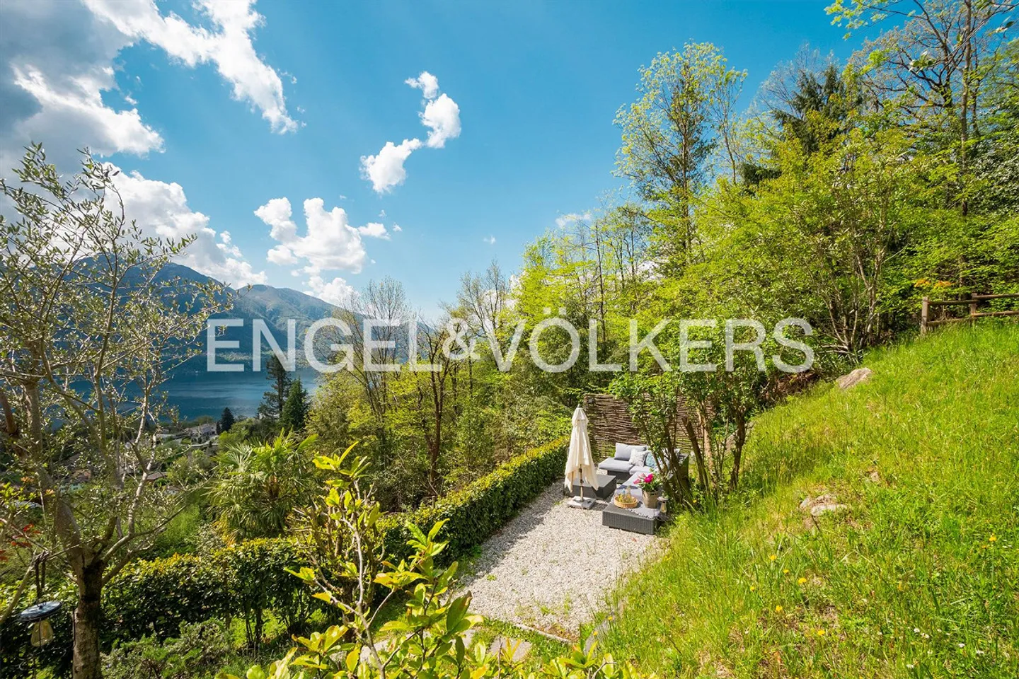 Charmante Villa mit Seeblick - Foto 8 von 13