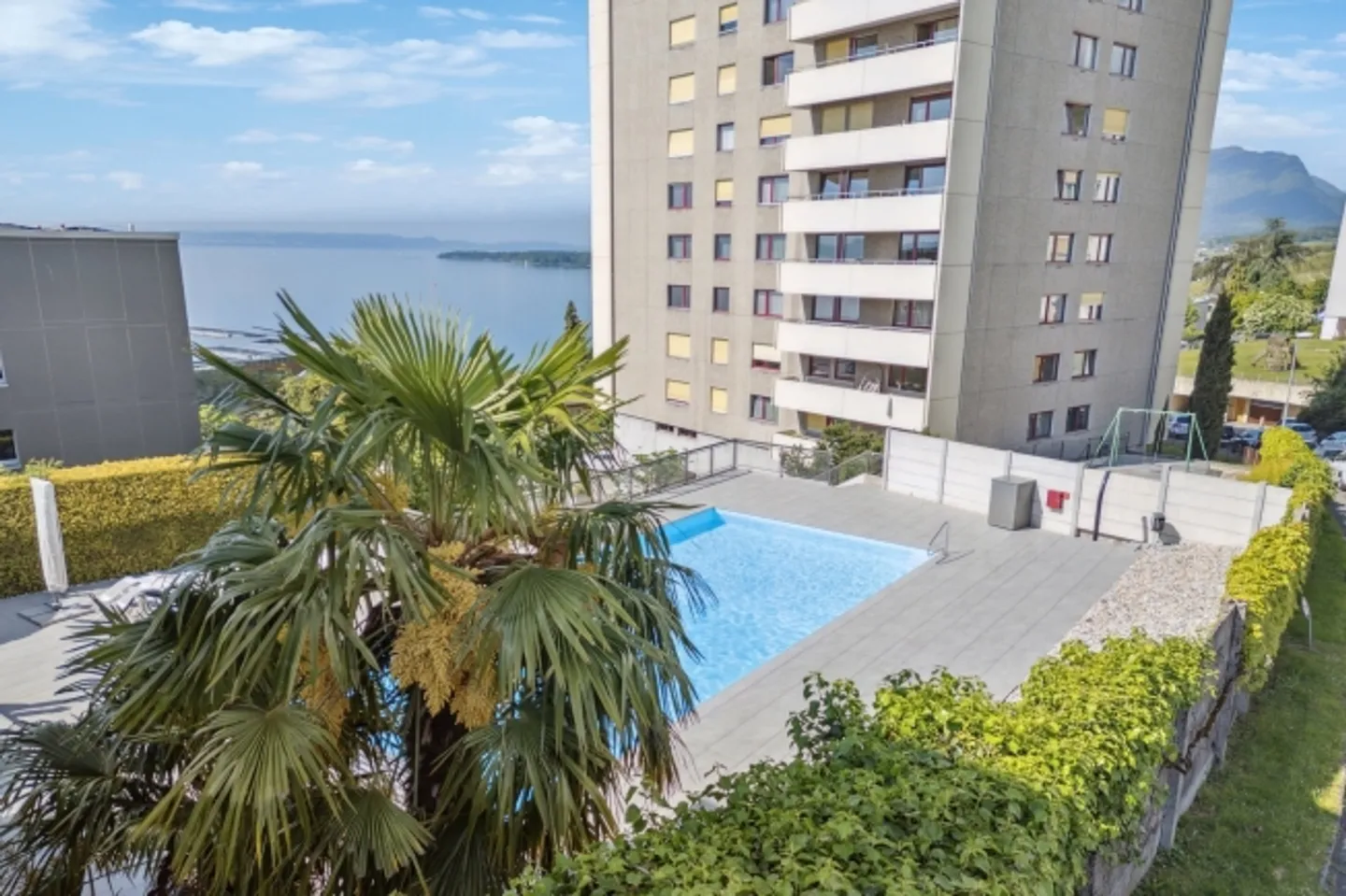 GRANDE APPARTEMENT AVEC VUE SUR LE LAC - Photo 1 sur 8