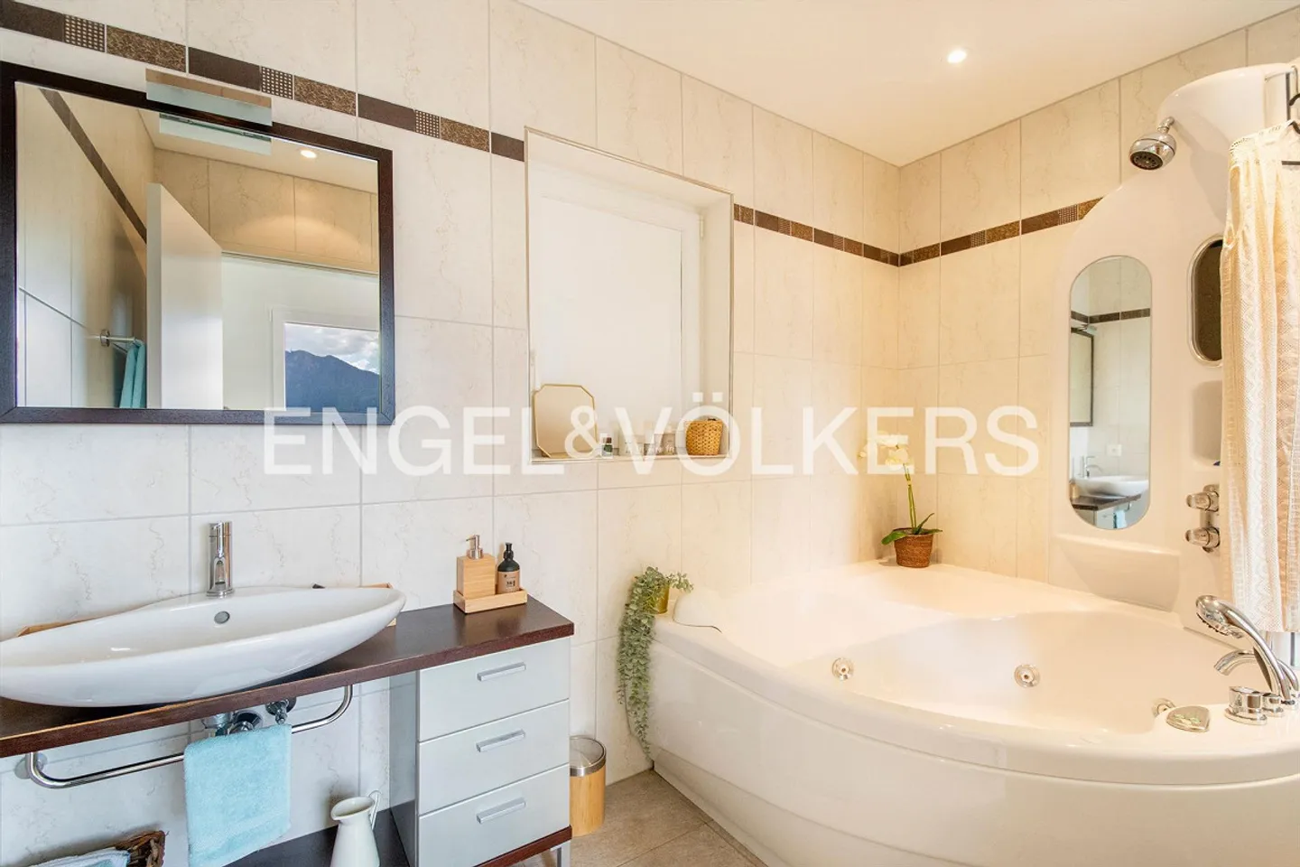 Charmante Villa mit Seeblick - Foto 10 von 13