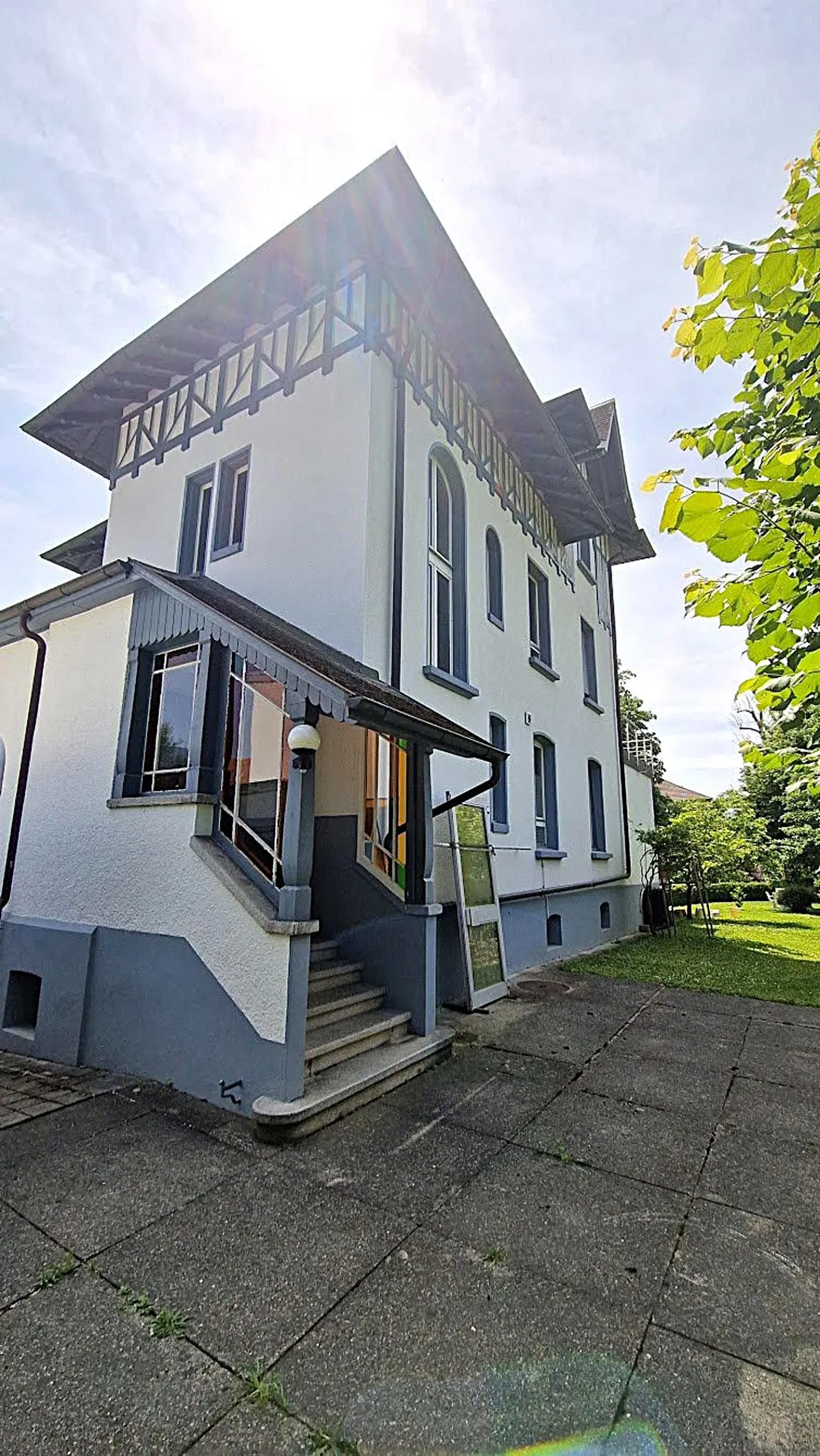 Belle maison individuelle ou plurifamiliale avec garage, places de parking, terrasses, jardin - Photo 5 sur 45