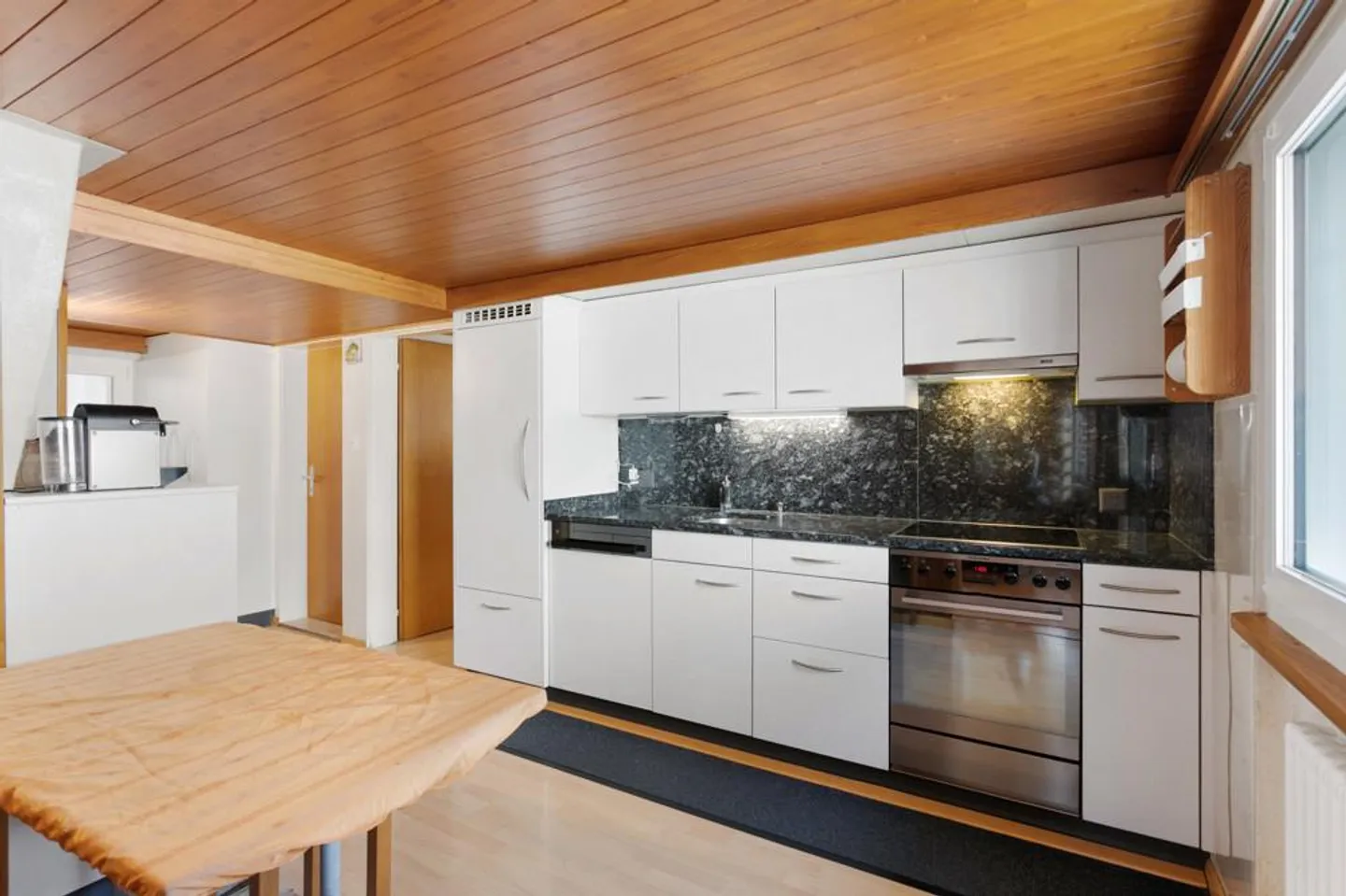 Single-family house in a central location - Photo 2 of 10