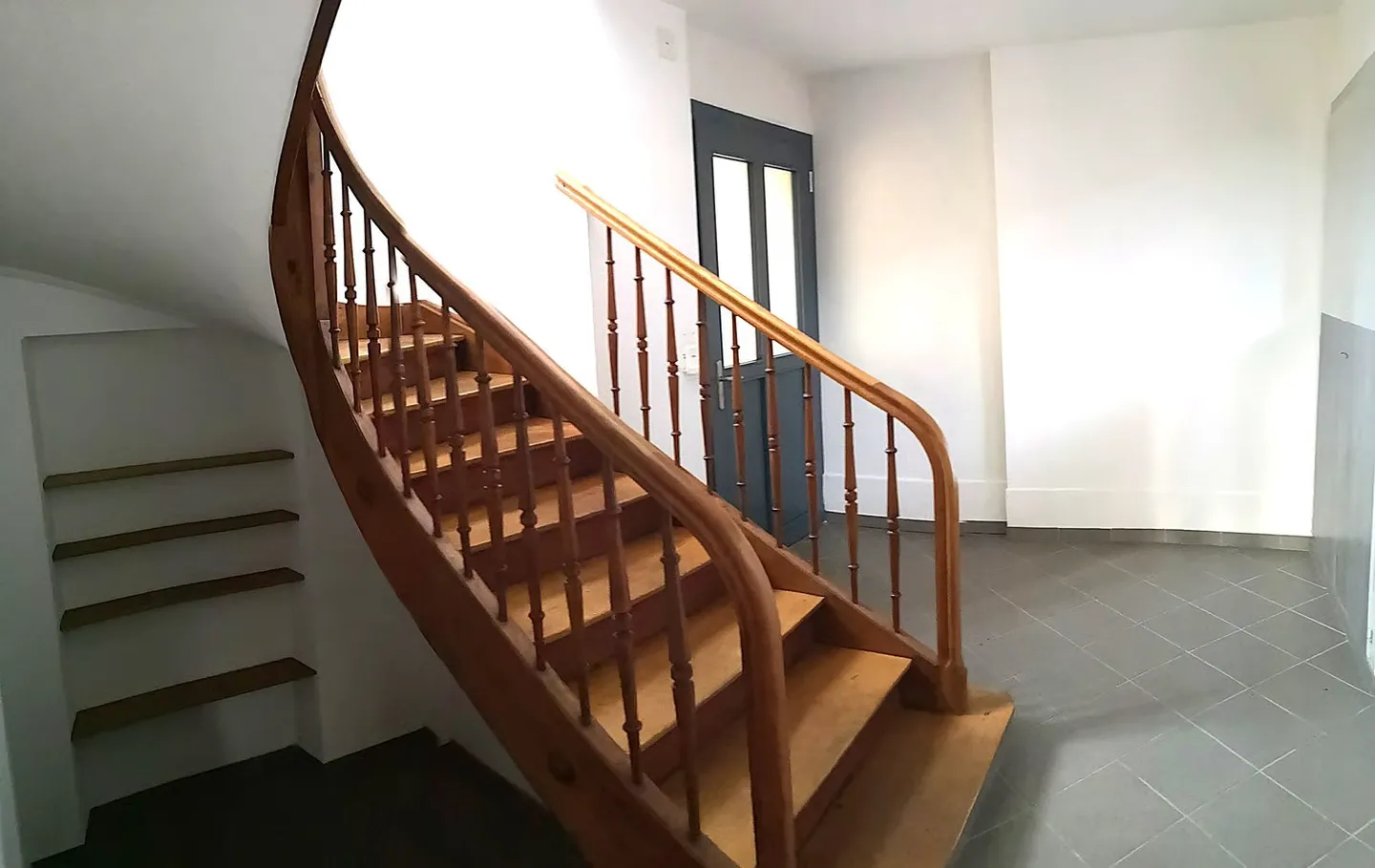 Belle maison individuelle ou plurifamiliale avec garage, places de parking, terrasses, jardin - Photo 14 sur 45