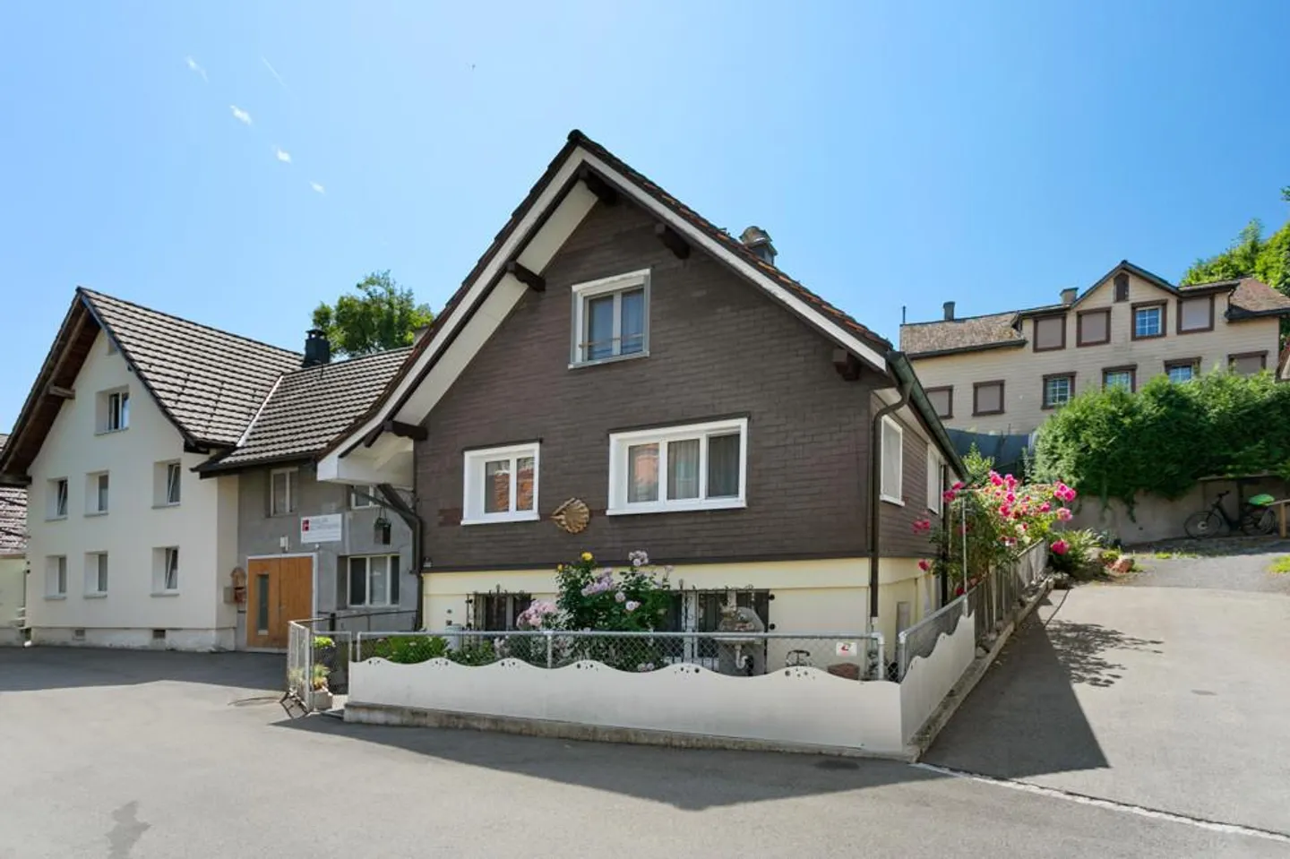 Single-family house in a central location - Photo 7 of 10