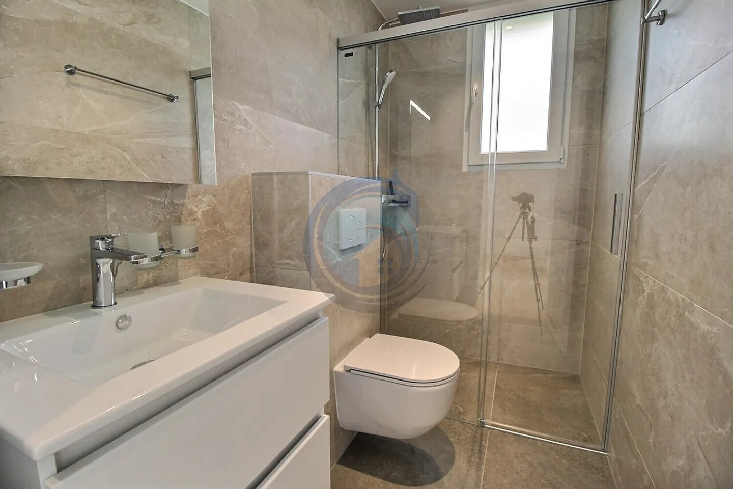 Nouvel appartement de 4,5 pièces avec vue panoramique sur le lac - Photo 12 sur 19