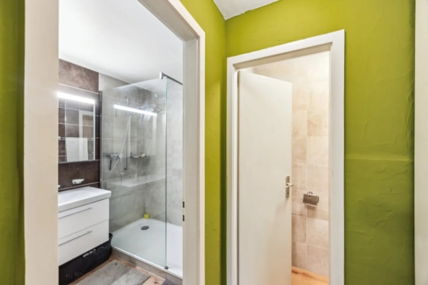 GRANDE APPARTEMENT AVEC VUE SUR LE LAC - Photo 8 sur 8