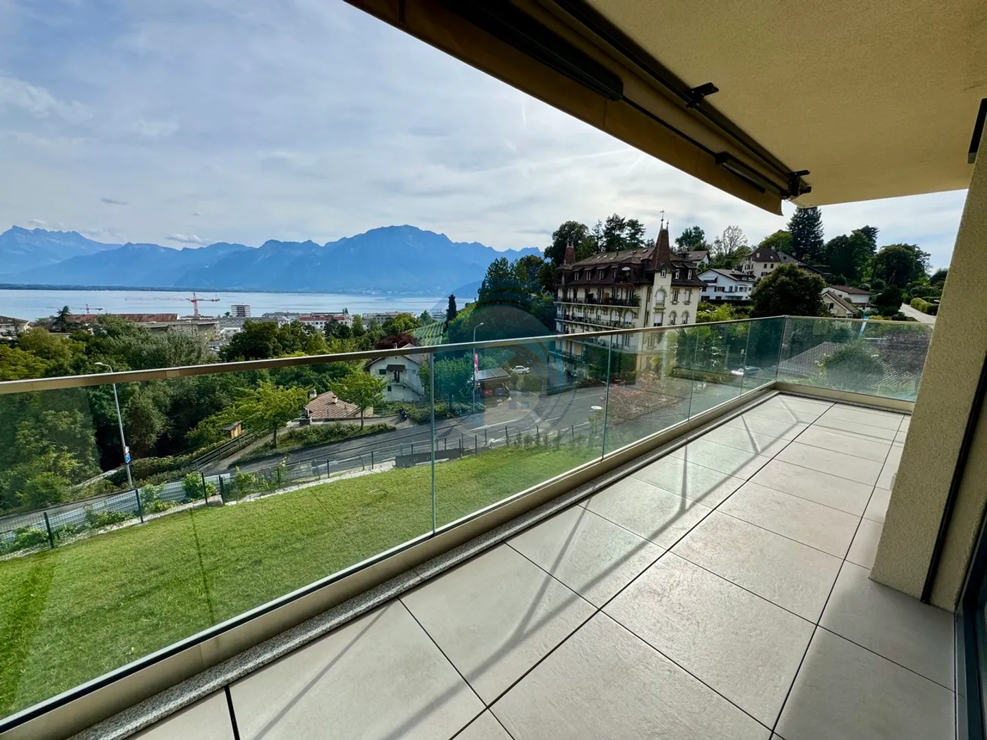 Nouvel appartement de 4,5 pièces avec vue panoramique sur le lac - Photo 15 sur 19