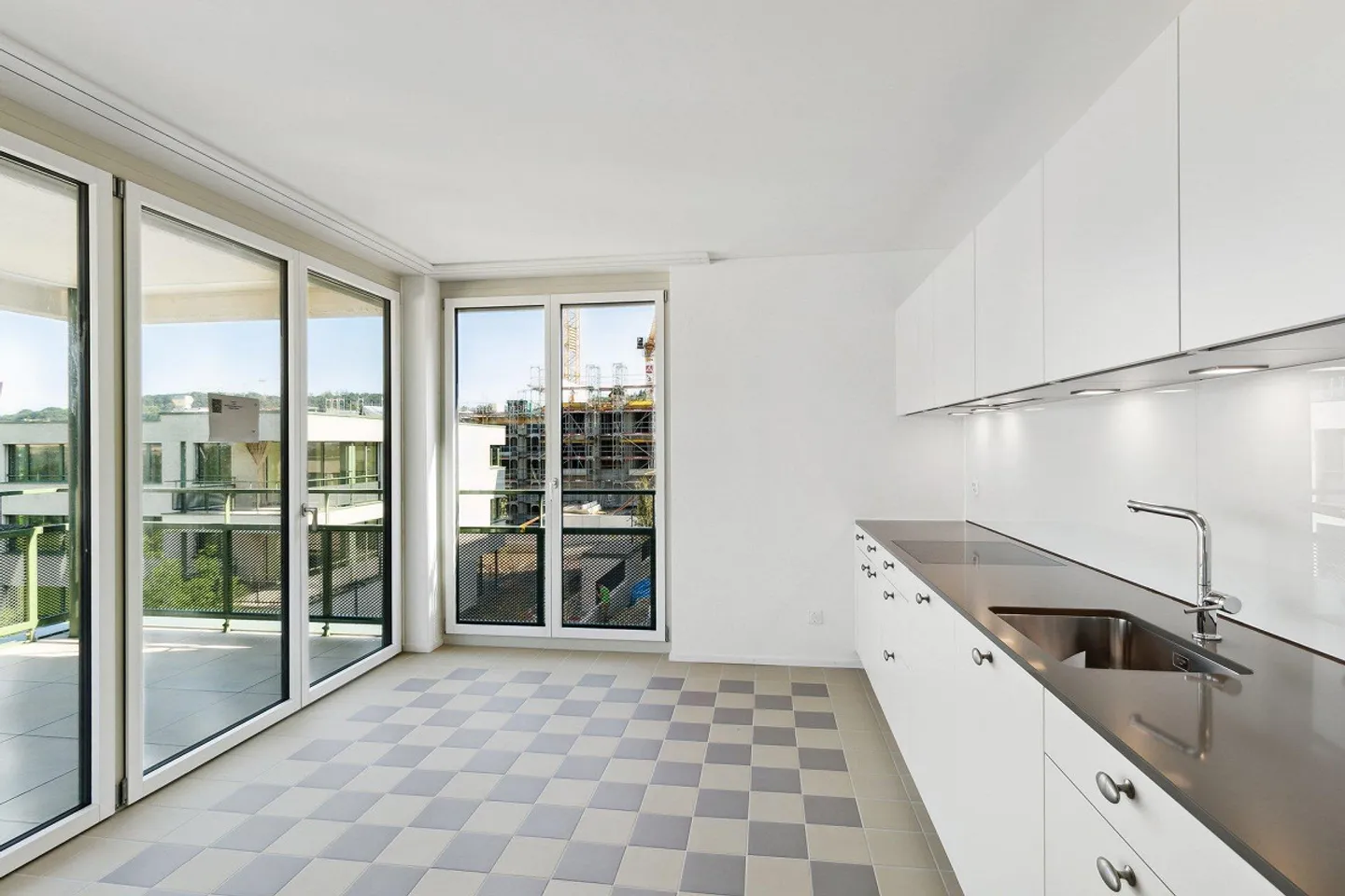 Top modern bright apartment! - Photo 3 of 9