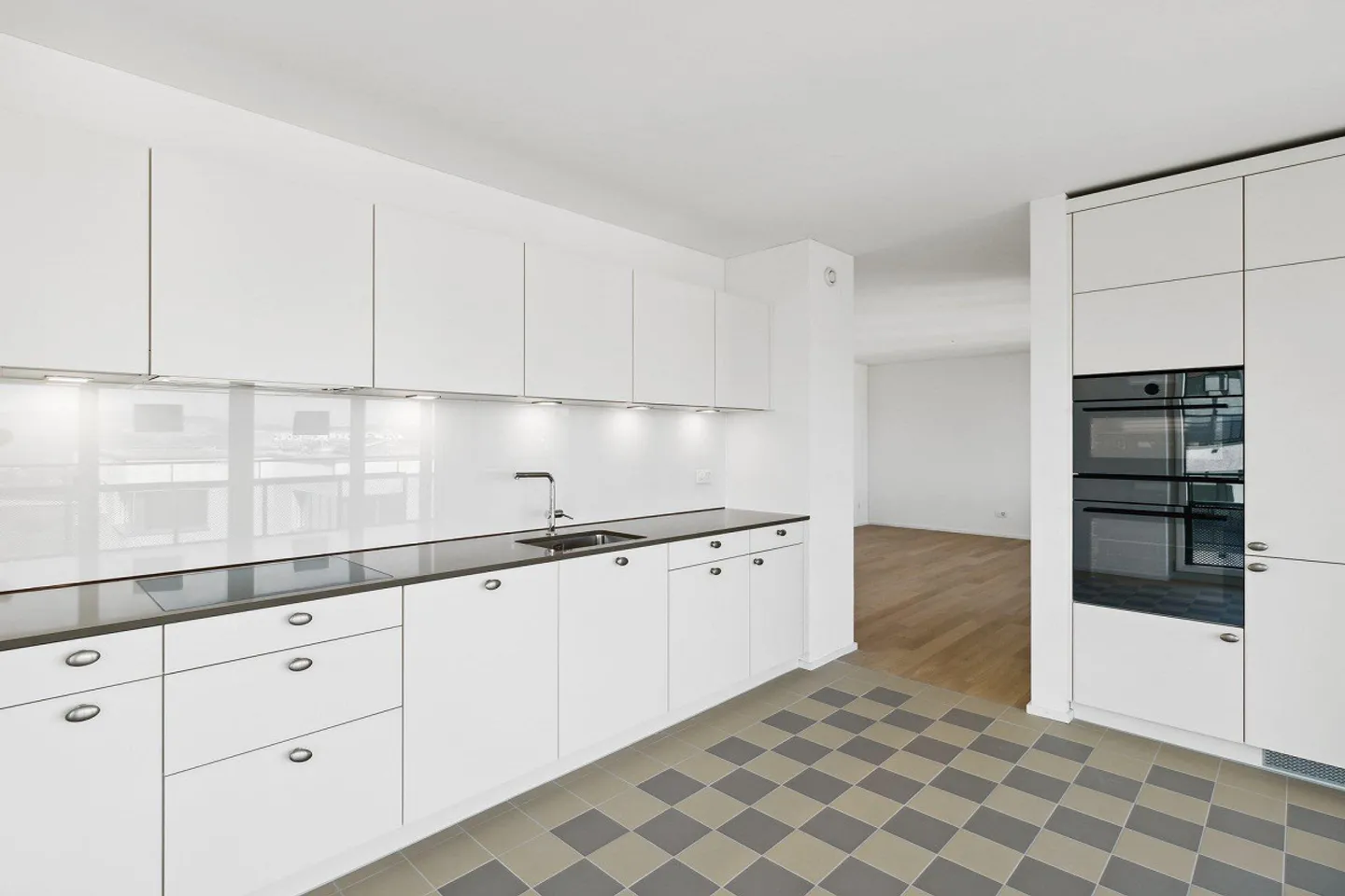 Top modern bright apartment! - Photo 4 of 9