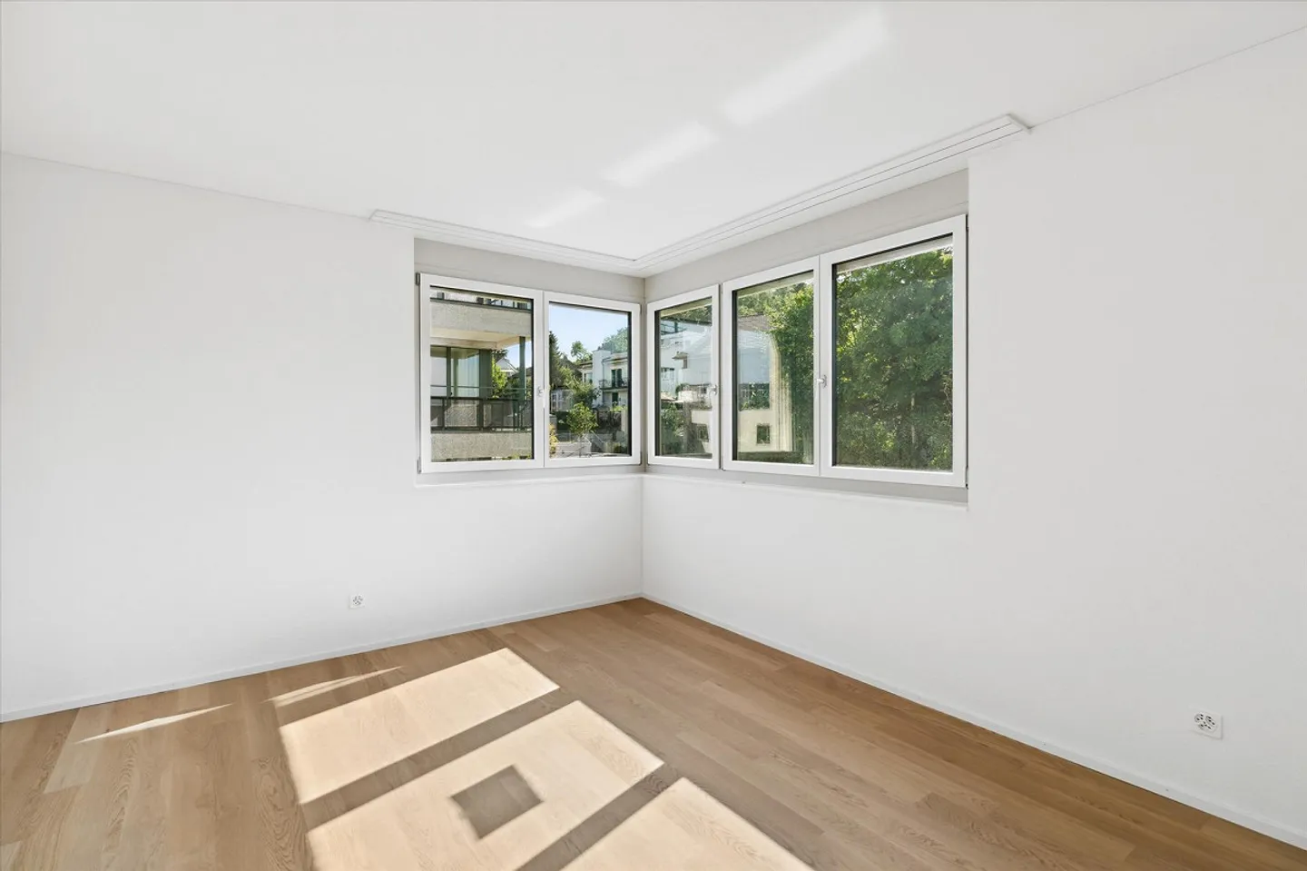 Top modern bright apartment! - Photo 6 of 9