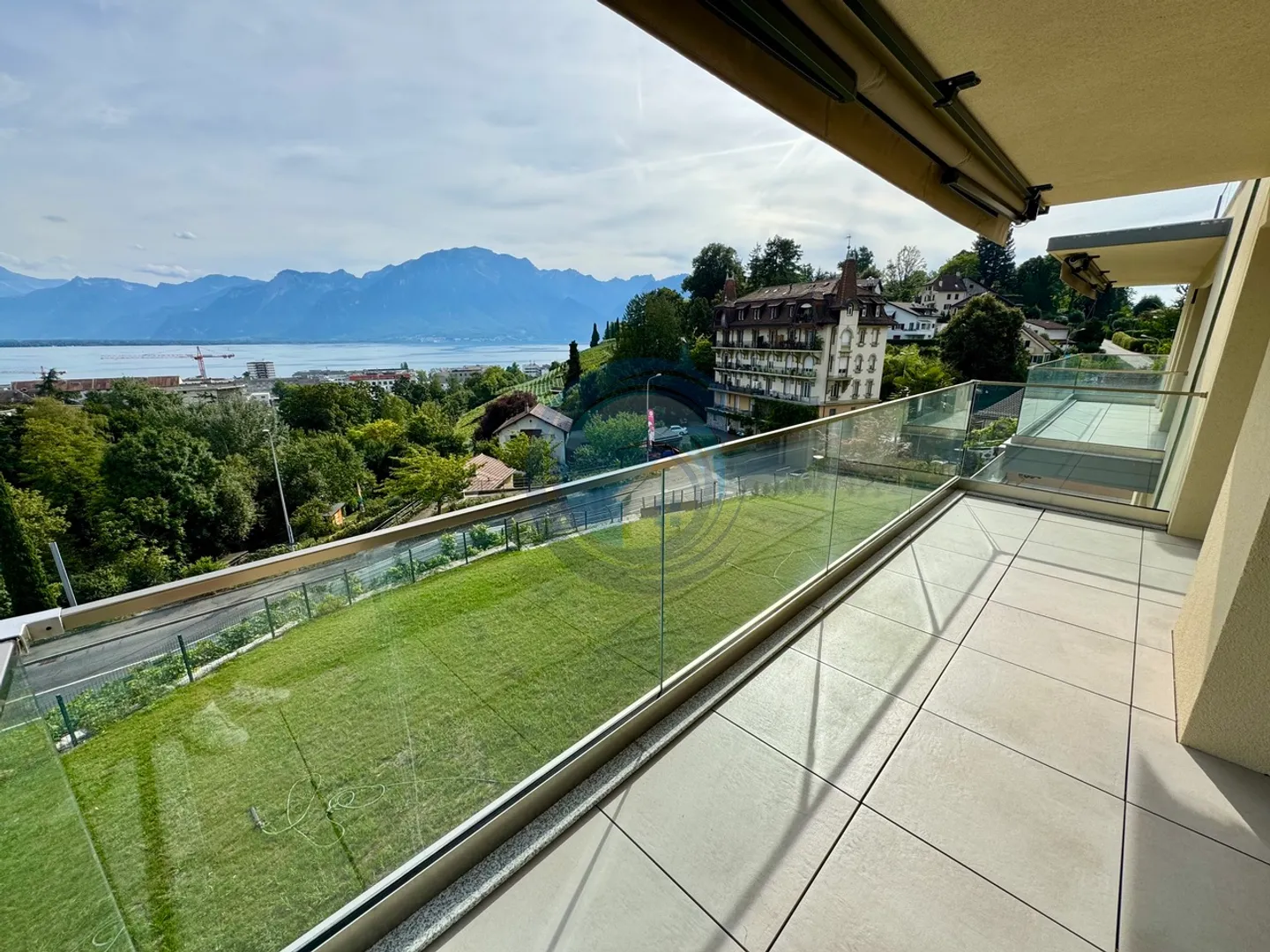 Nouvel appartement de 4,5 pièces avec vue panoramique sur le lac - Photo 17 sur 19