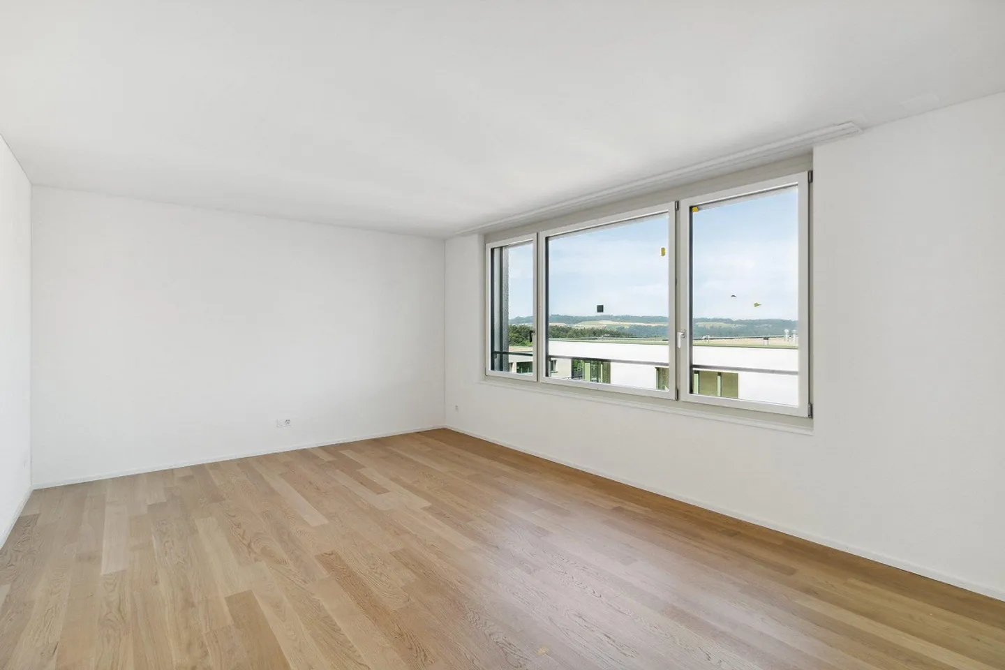 Top modern bright apartment! - Photo 7 of 9