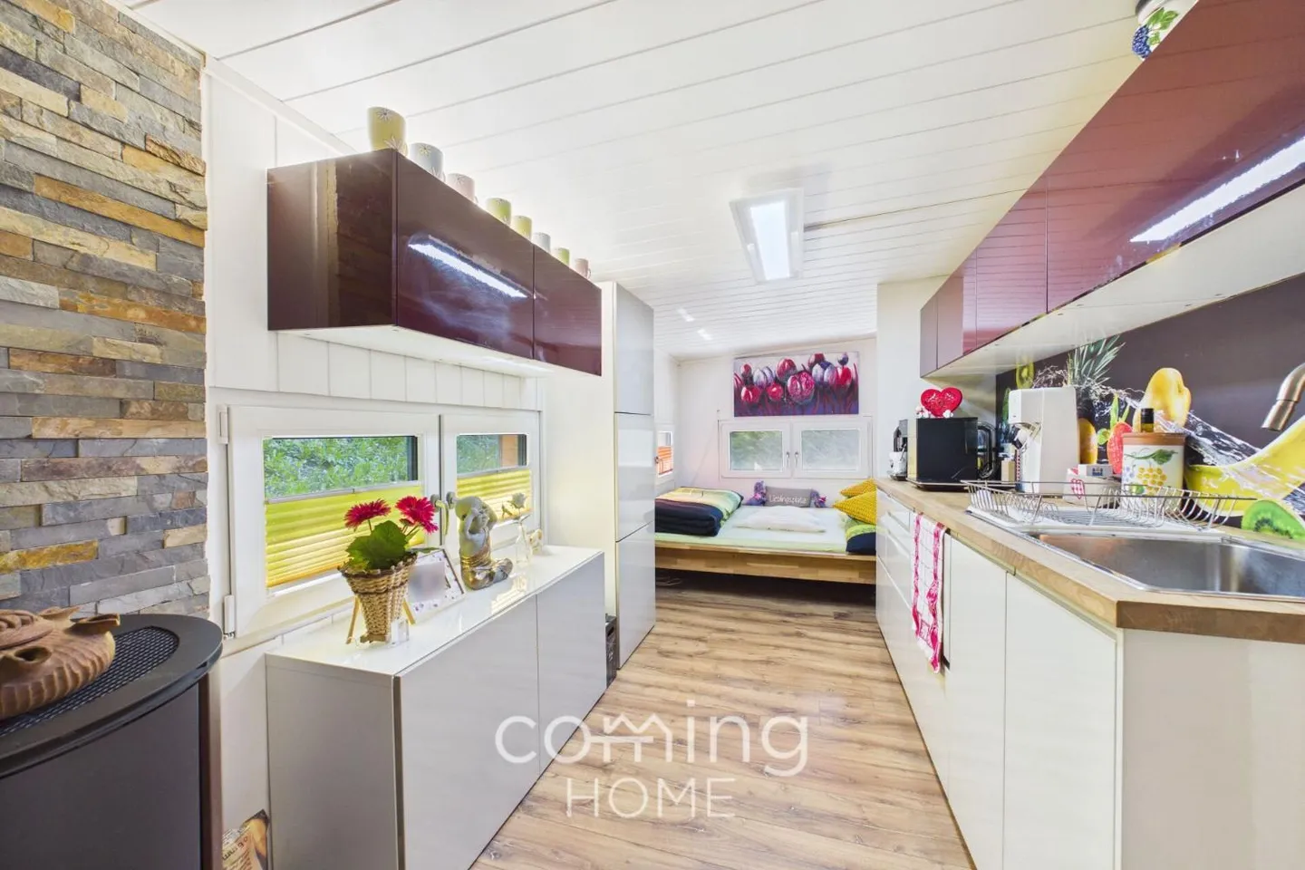 Modern Mobile Home with Garden - Photo 2 of 13