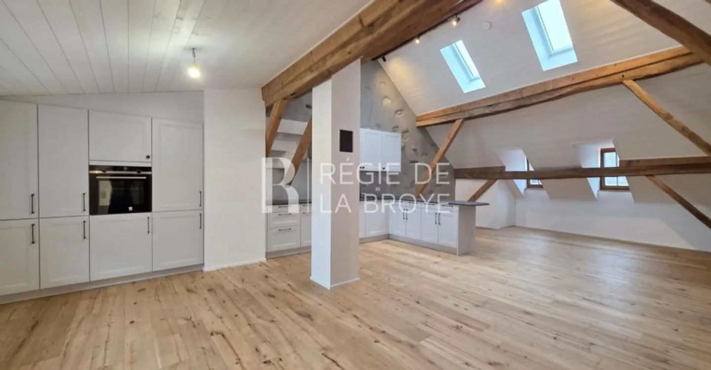 Spacious 3.5 rooms in the attic - Photo 1 of 11