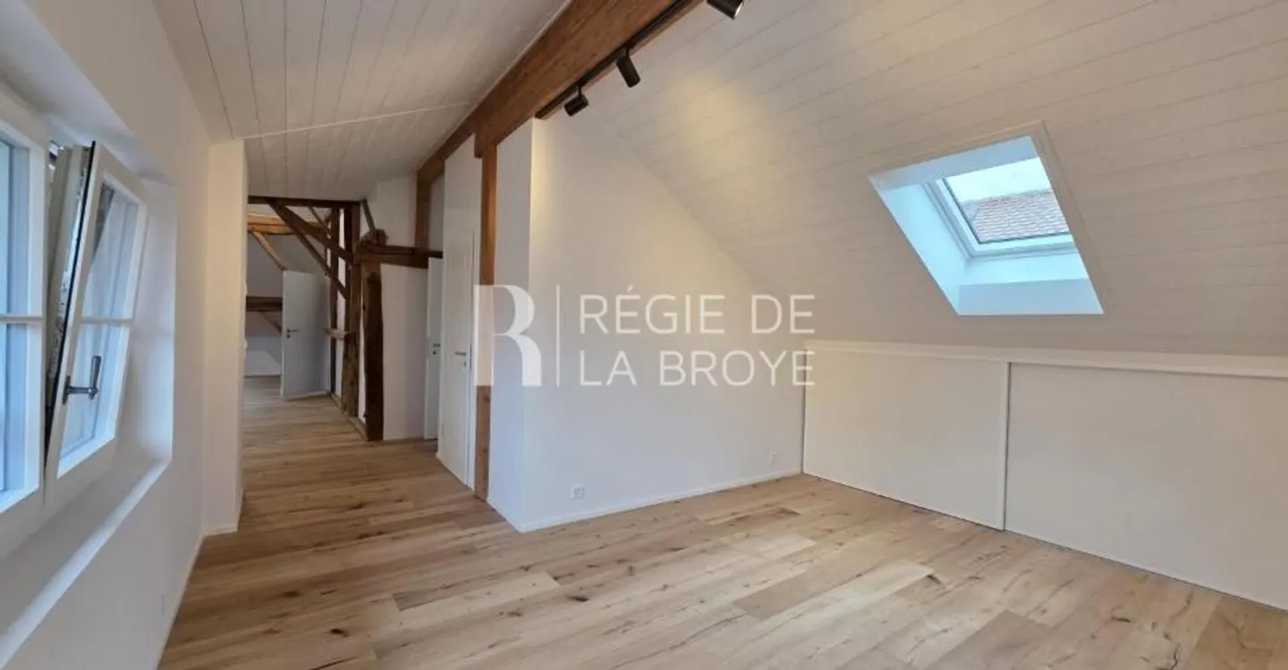 Spacious 3.5 rooms in the attic - Photo 5 of 11