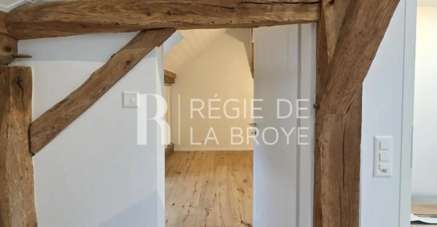 Spacious 3.5 rooms in the attic - Photo 6 of 11