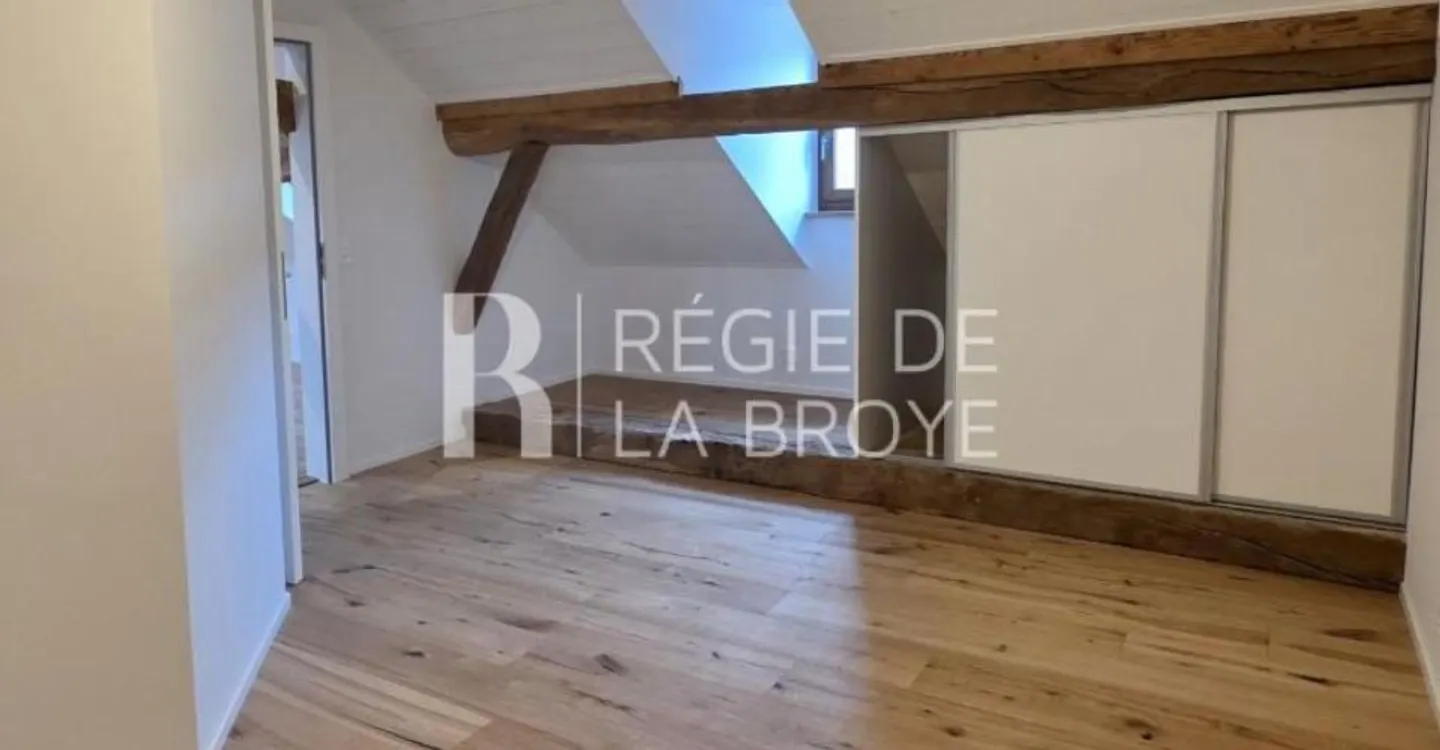 Spacious 3.5 rooms in the attic - Photo 7 of 11