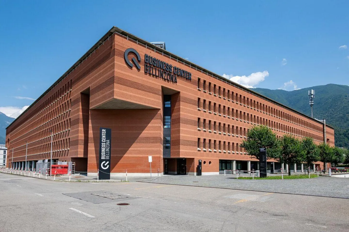 Vielseitige Büros im Tessin - Foto 1 von 18
