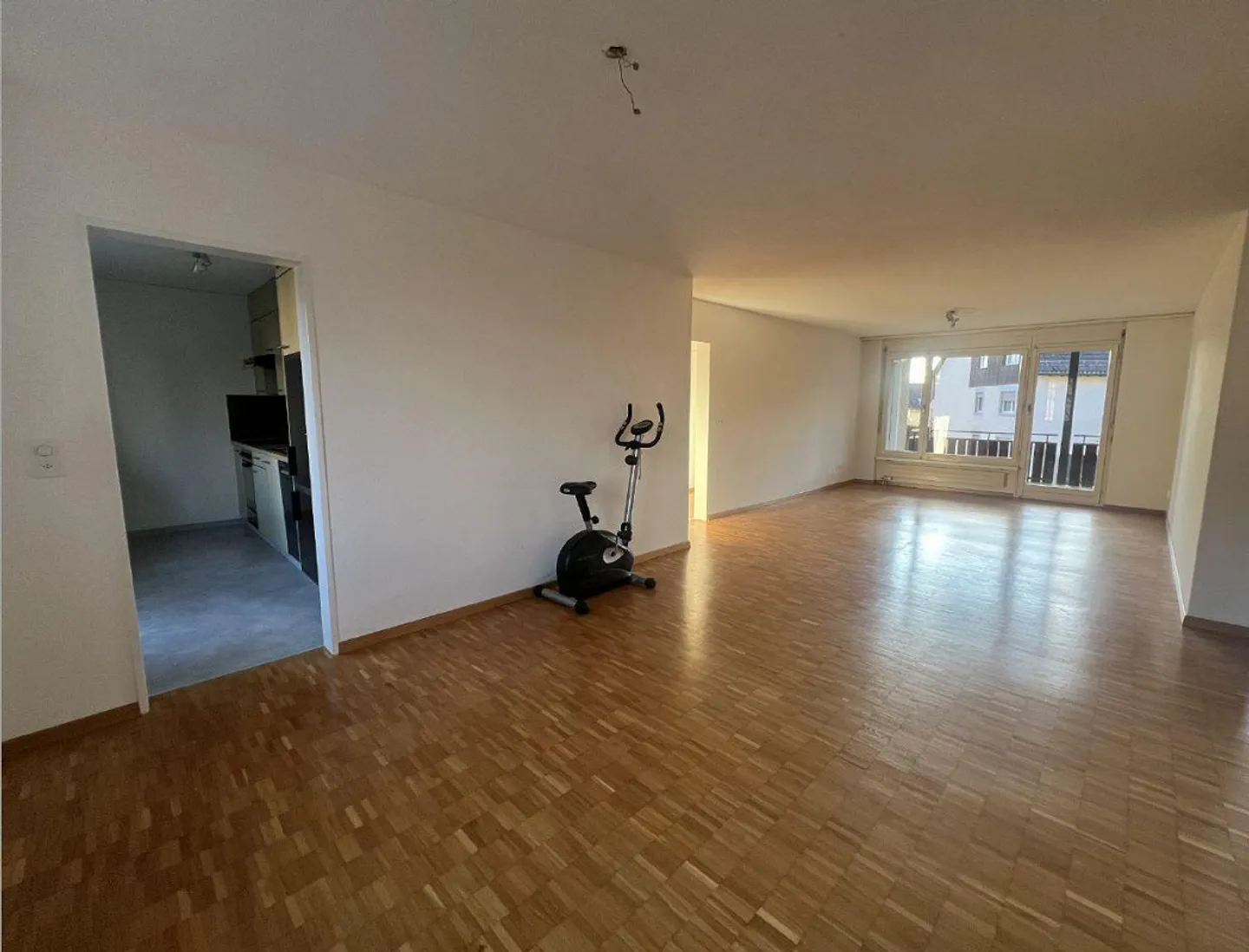 Limité jusqu'au 30.11.2027 / Charmant appartement de 4,5 pièces à Brüttisellen... - Photo 2 sur 9