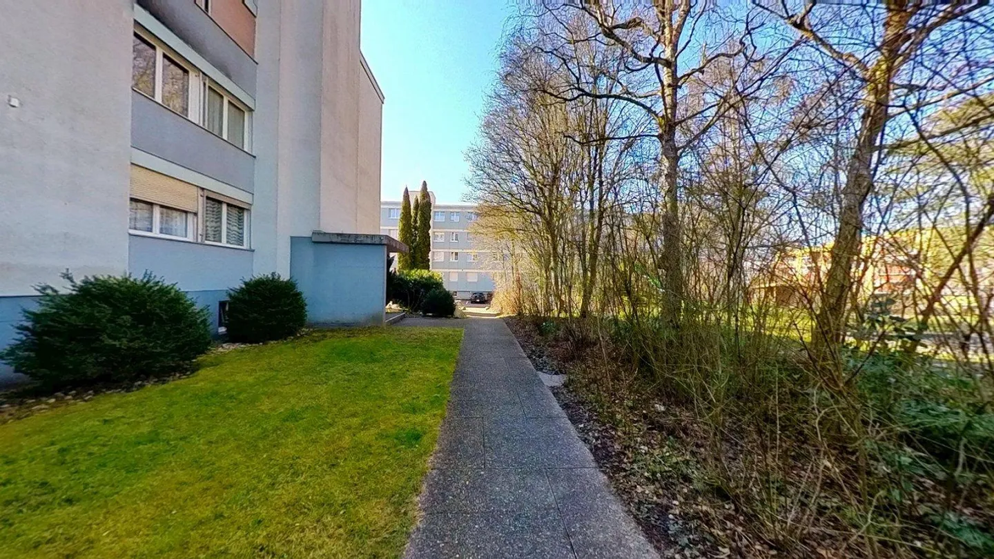 AgentSelly - Bright 2.5-Room Apartment with Great Potential - Photo 13 of 13